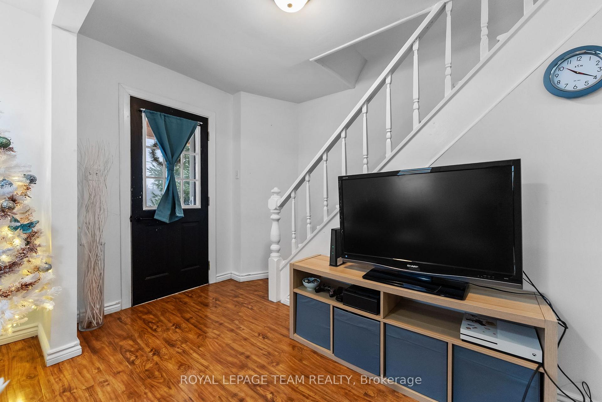 Photo 8 of 43 Mutual Avenue, Renfrew — HOMEH