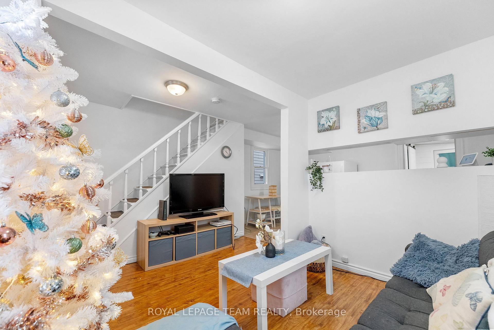 Photo 9 of 43 Mutual Avenue, Renfrew — HOMEH