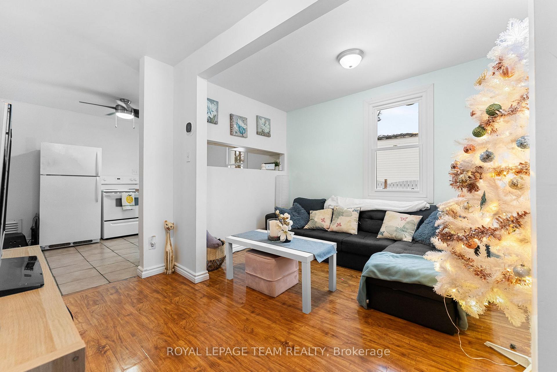 Photo 10 of 43 Mutual Avenue, Renfrew — HOMEH