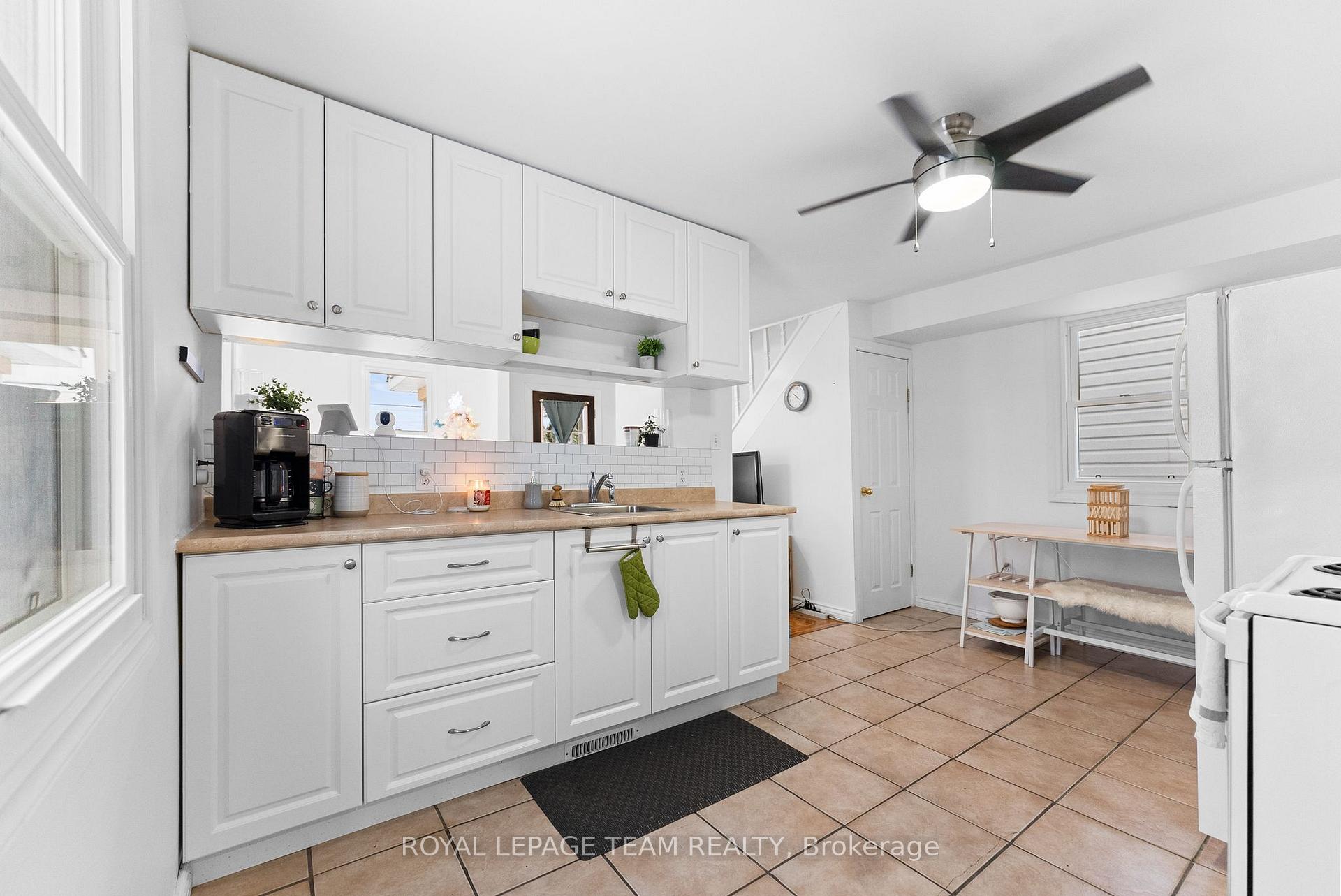 Photo 11 of 43 Mutual Avenue, Renfrew — HOMEH