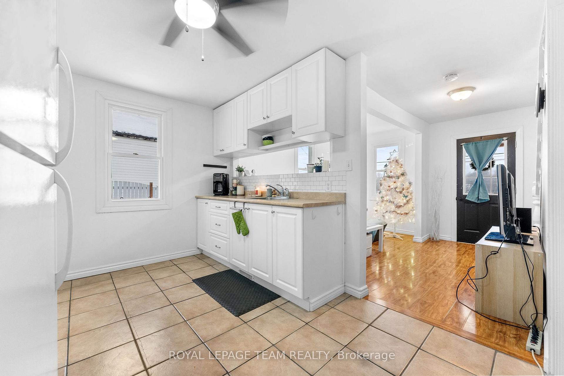 Photo 12 of 43 Mutual Avenue, Renfrew — HOMEH