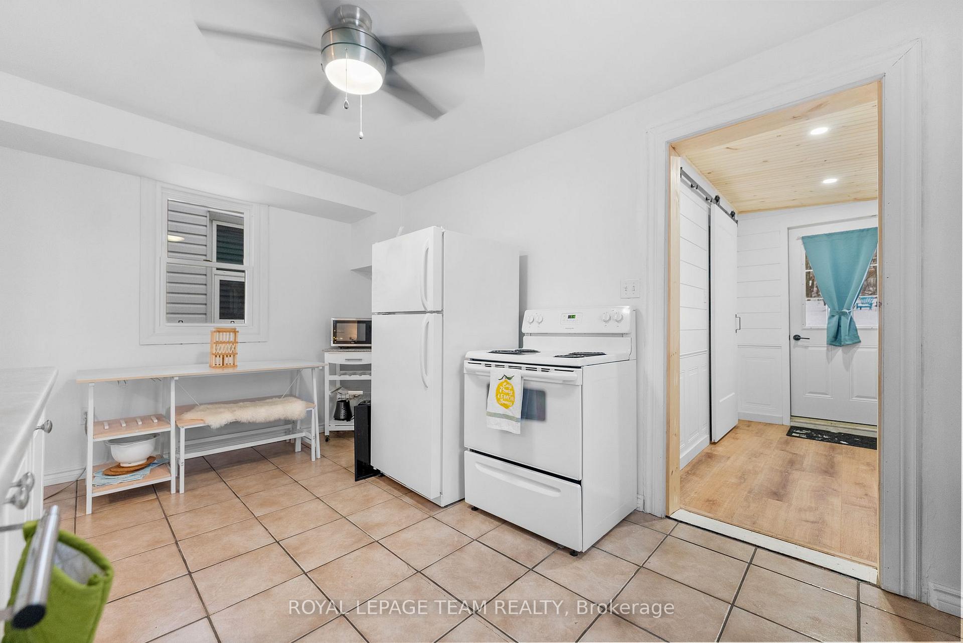 Photo 14 of 43 Mutual Avenue, Renfrew — HOMEH