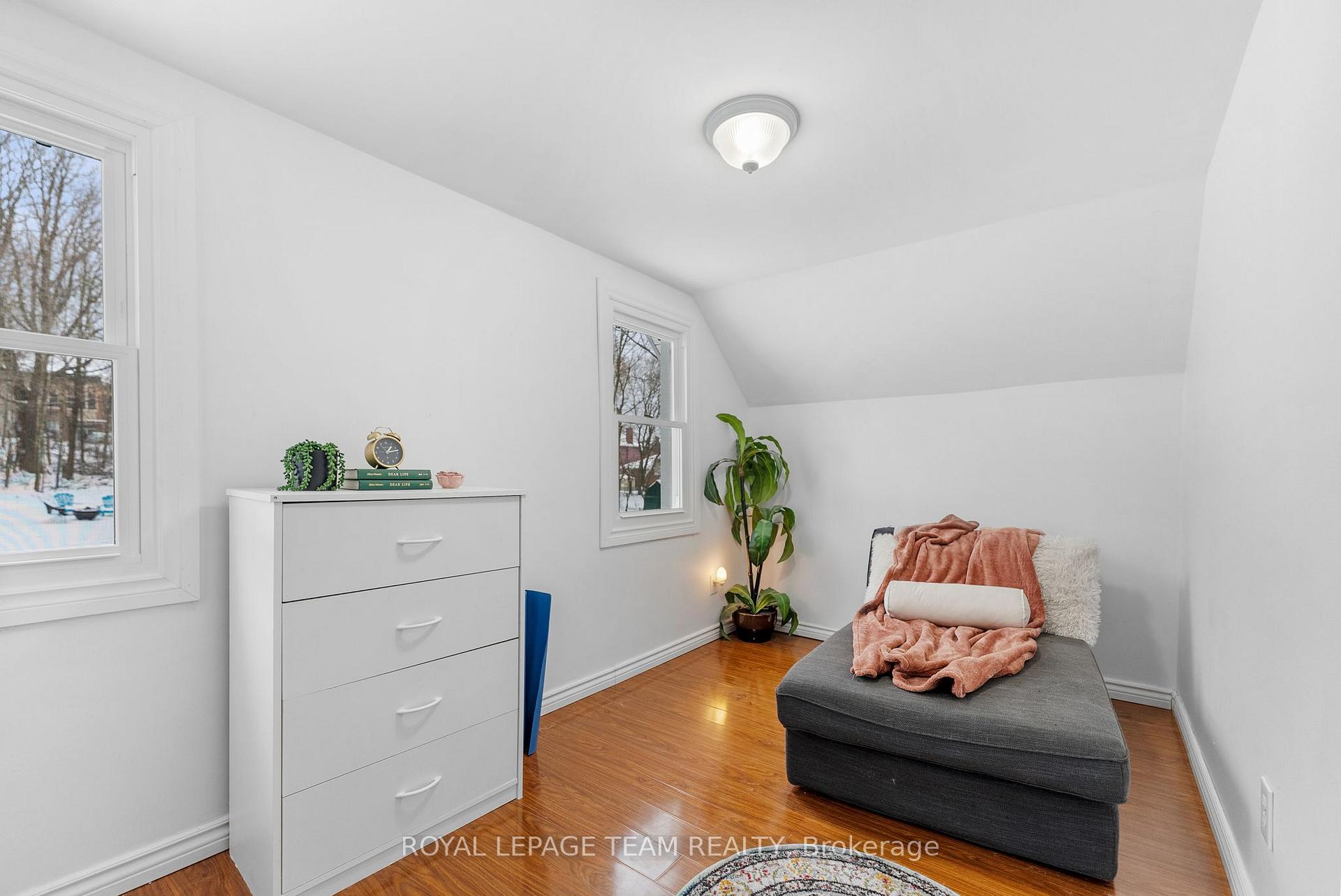 Photo 16 of 43 Mutual Avenue, Renfrew — HOMEH