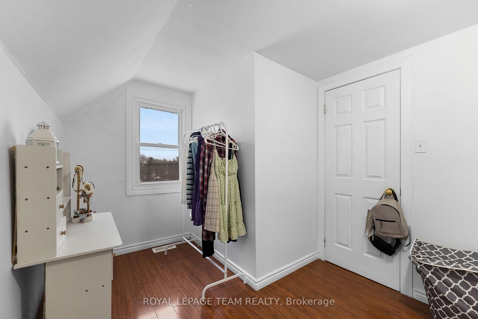 Photo 18 of 43 Mutual Avenue, Renfrew — HOMEH