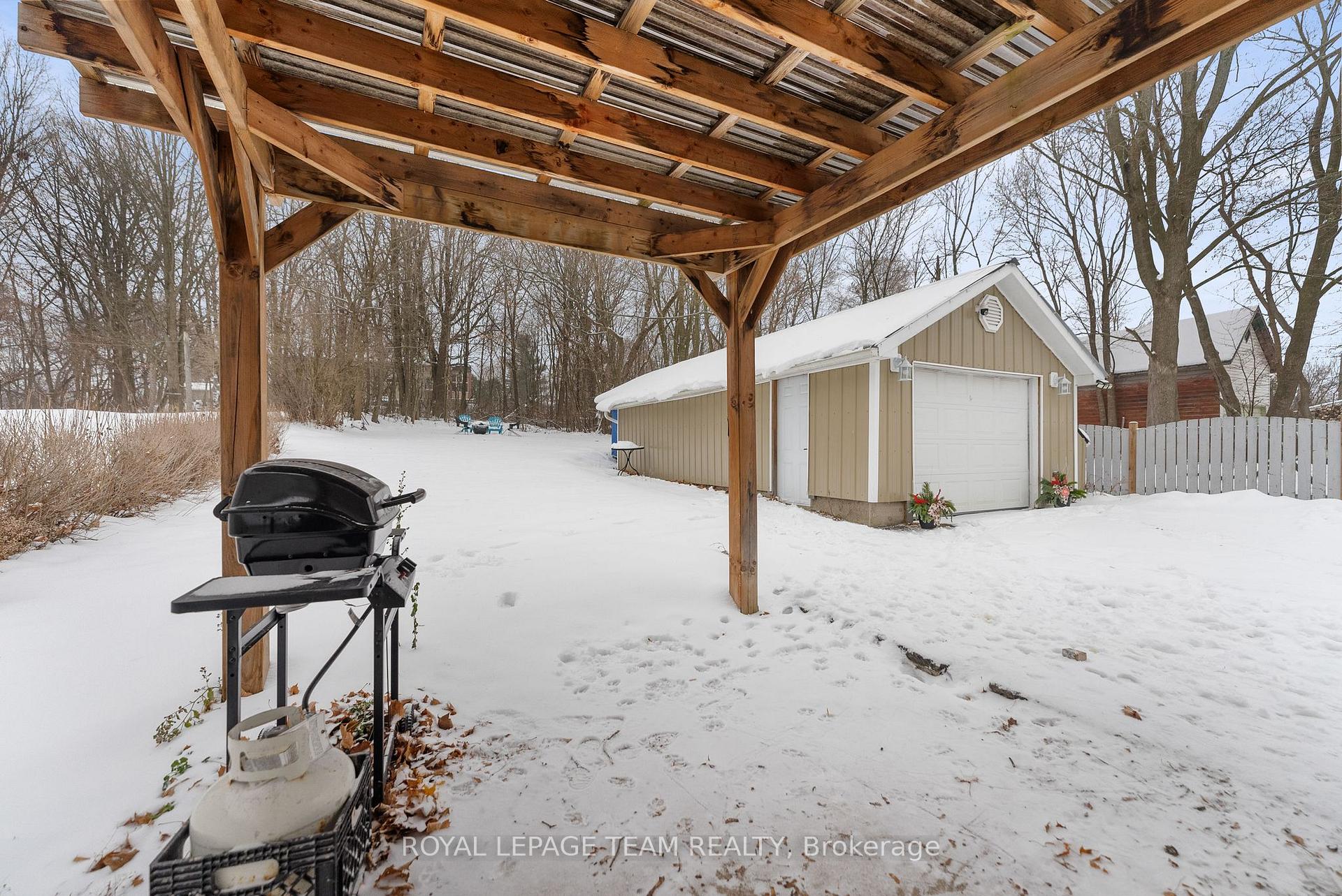 Photo 23 of 43 Mutual Avenue, Renfrew — HOMEH