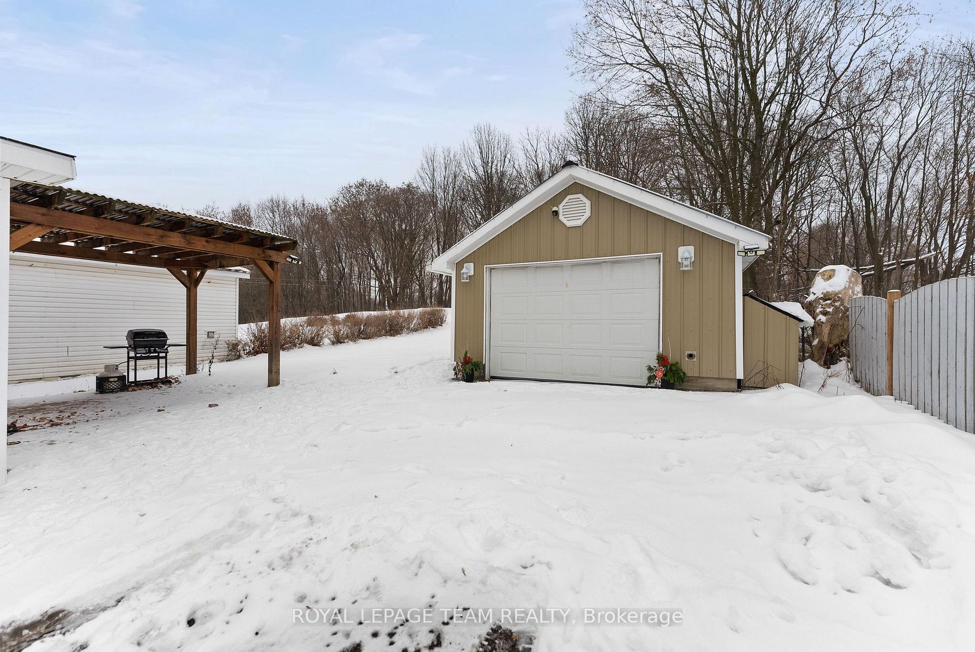 Photo 25 of 43 Mutual Avenue, Renfrew — HOMEH