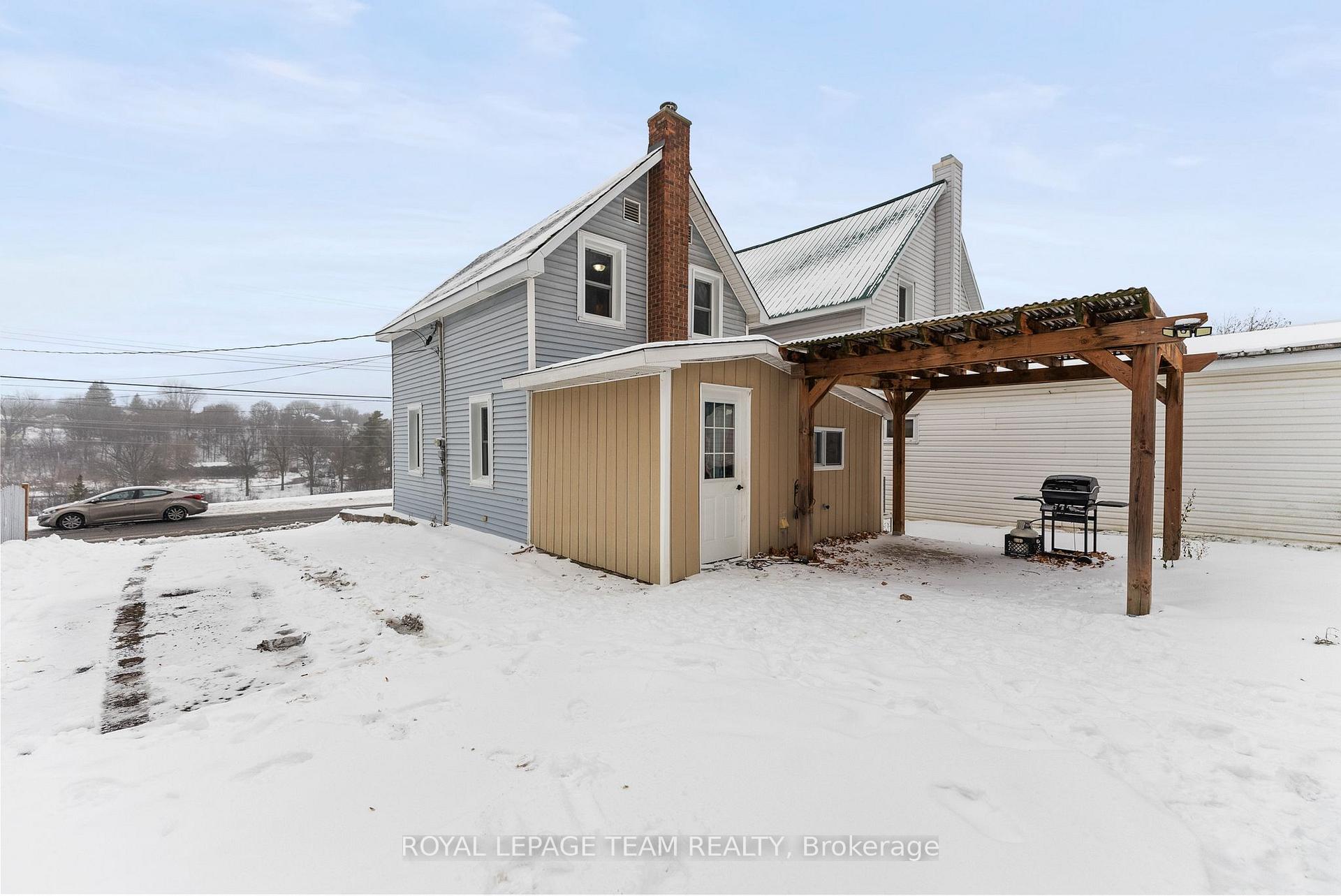 Photo 27 of 43 Mutual Avenue, Renfrew — HOMEH