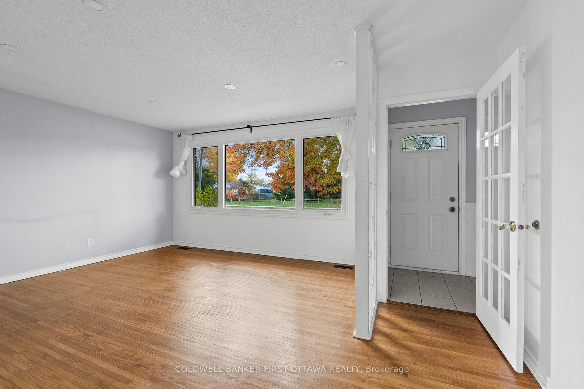 Photo 4 of 173 Knoxdale Road, Ottawa, Manordale — HOMEH
