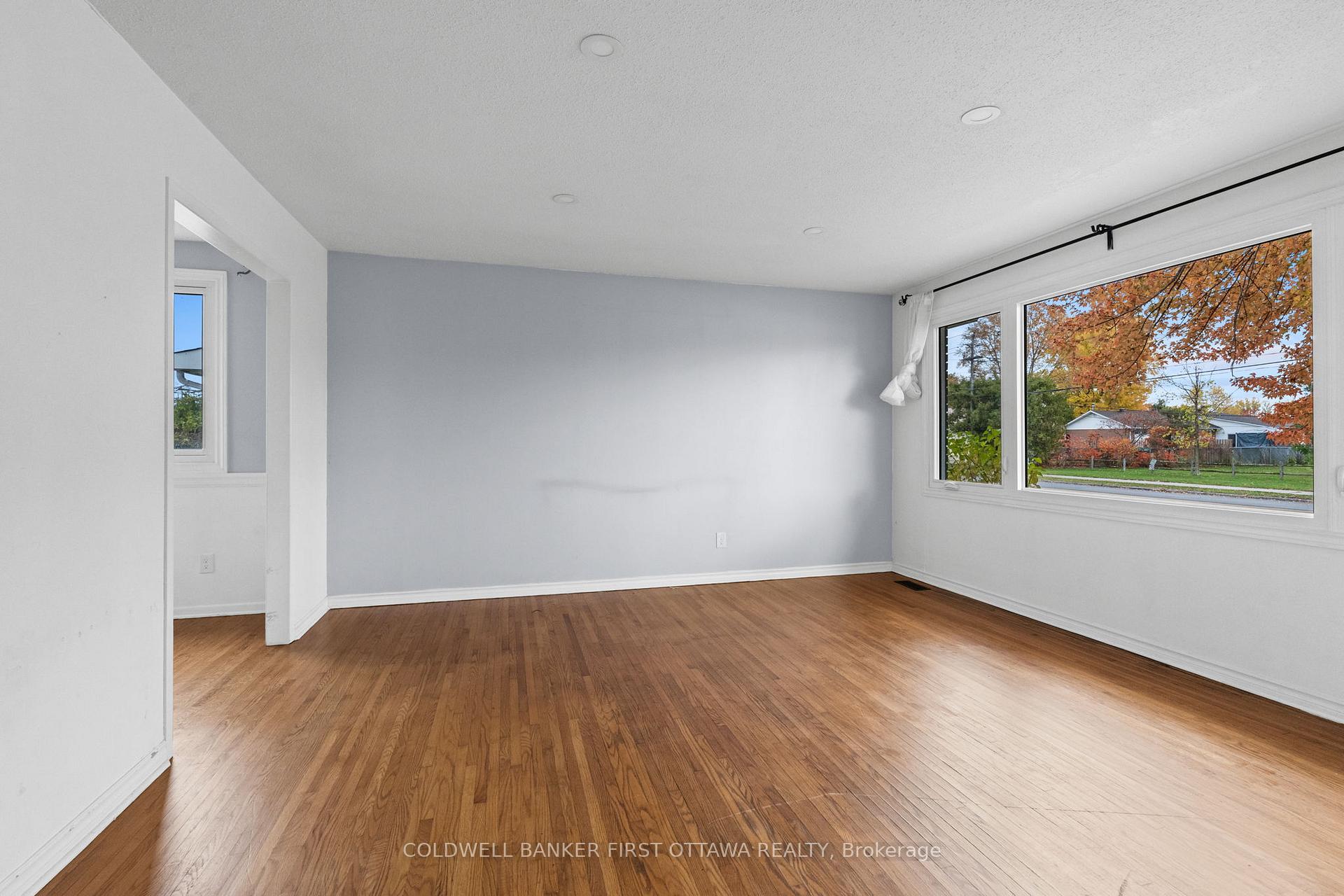 Photo 5 of 173 Knoxdale Road, Ottawa, Manordale — HOMEH