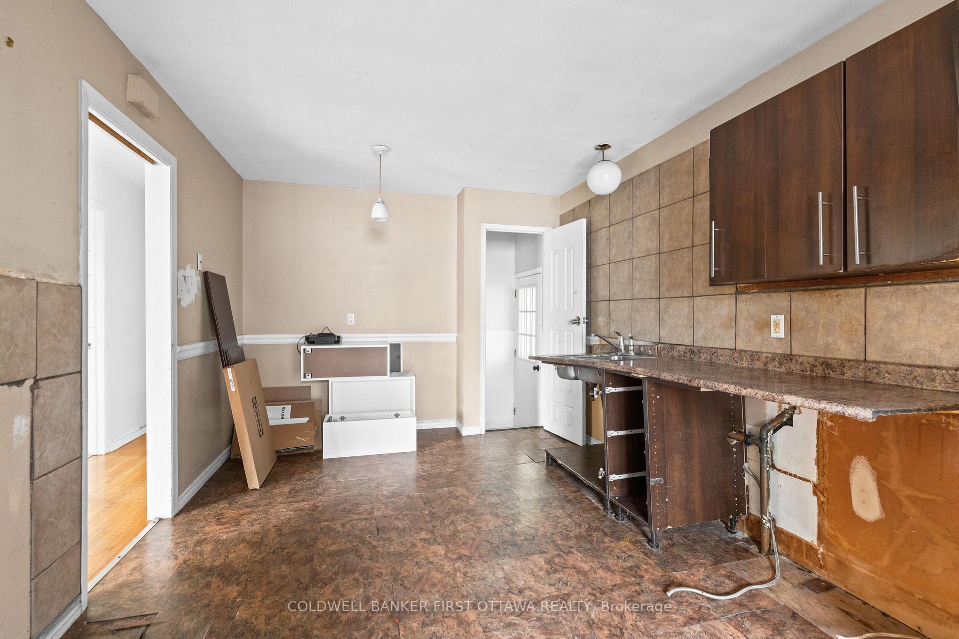 Photo 8 of 173 Knoxdale Road, Ottawa, Manordale — HOMEH