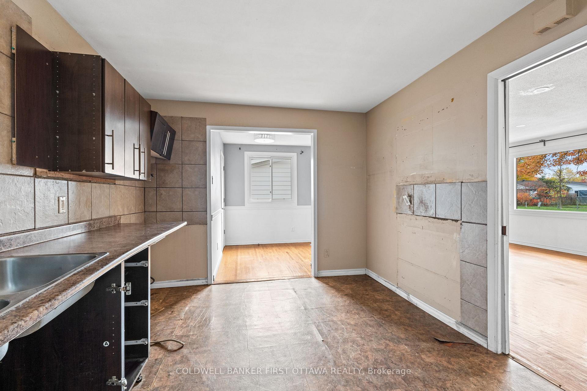 Photo 9 of 173 Knoxdale Road, Ottawa, Manordale — HOMEH