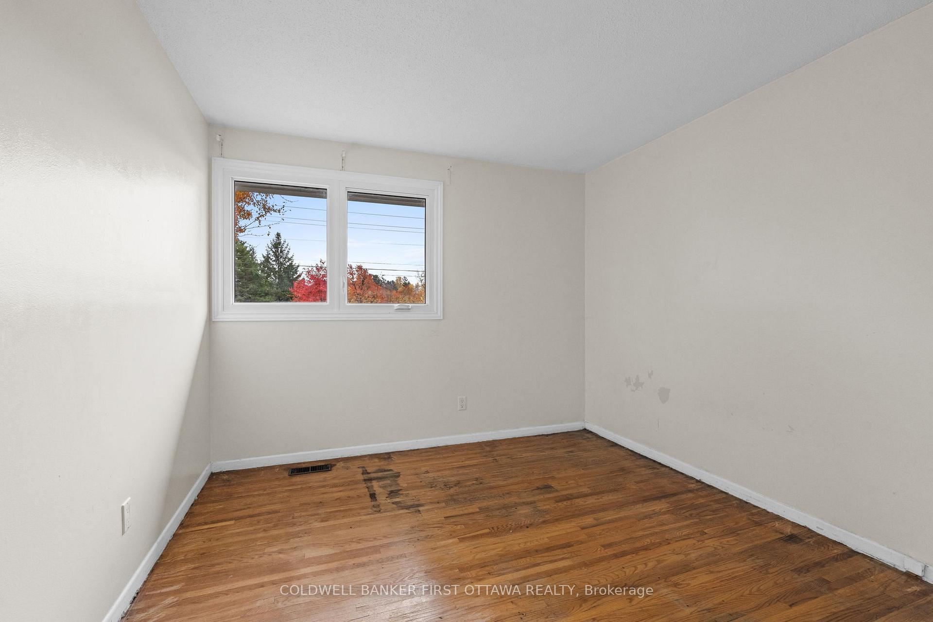 Photo 13 of 173 Knoxdale Road, Ottawa, Manordale — HOMEH