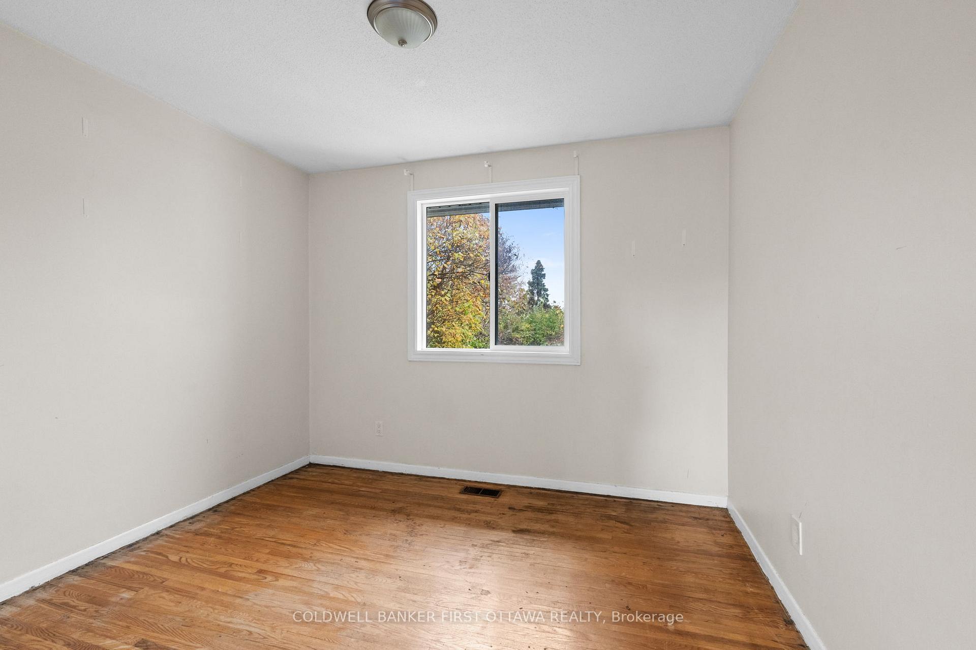 Photo 15 of 173 Knoxdale Road, Ottawa, Manordale — HOMEH