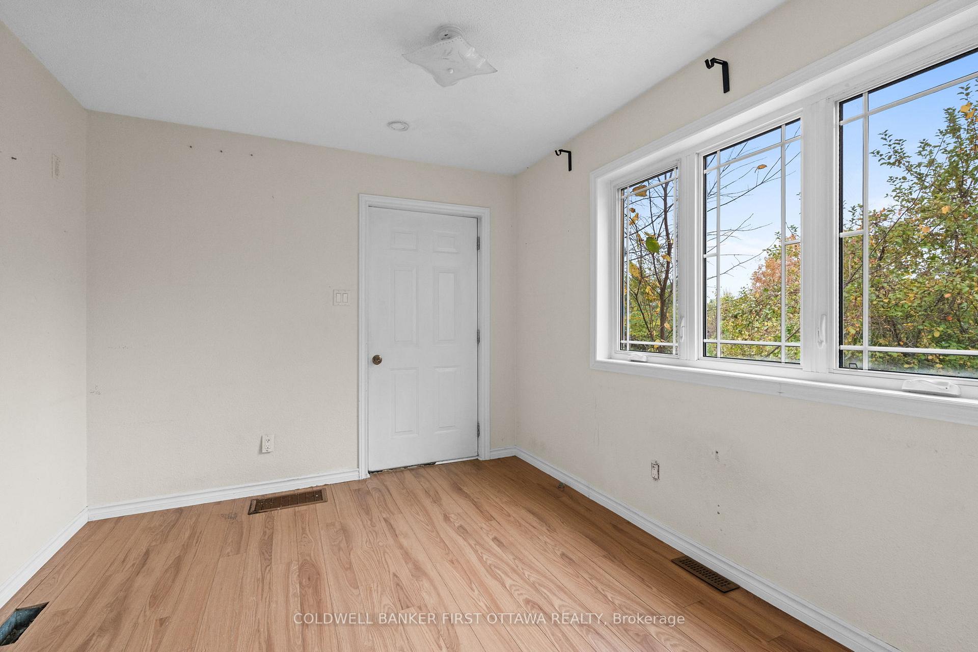 Photo 20 of 173 Knoxdale Road, Ottawa, Manordale — HOMEH