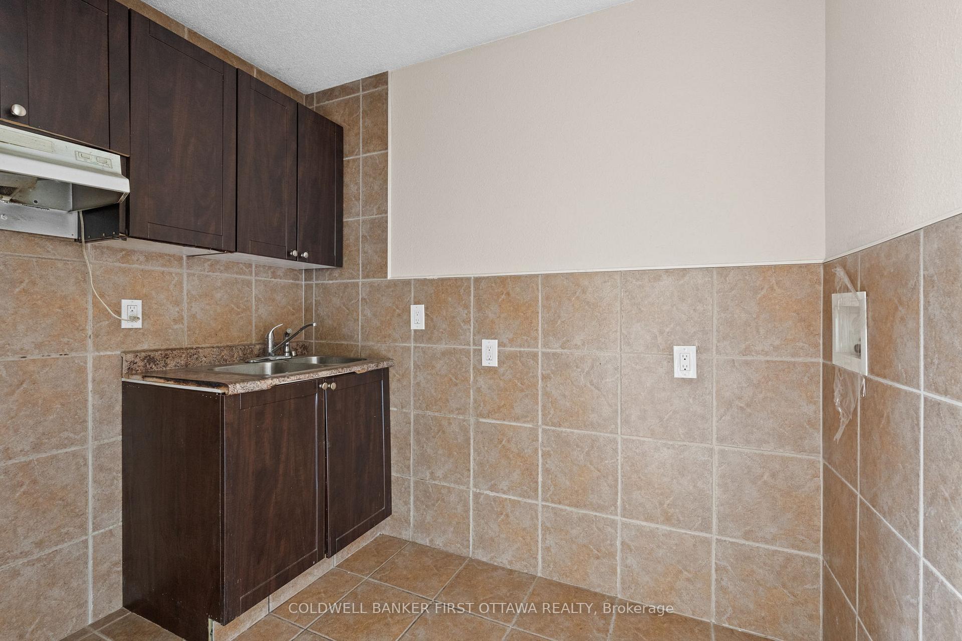 Photo 22 of 173 Knoxdale Road, Ottawa, Manordale — HOMEH
