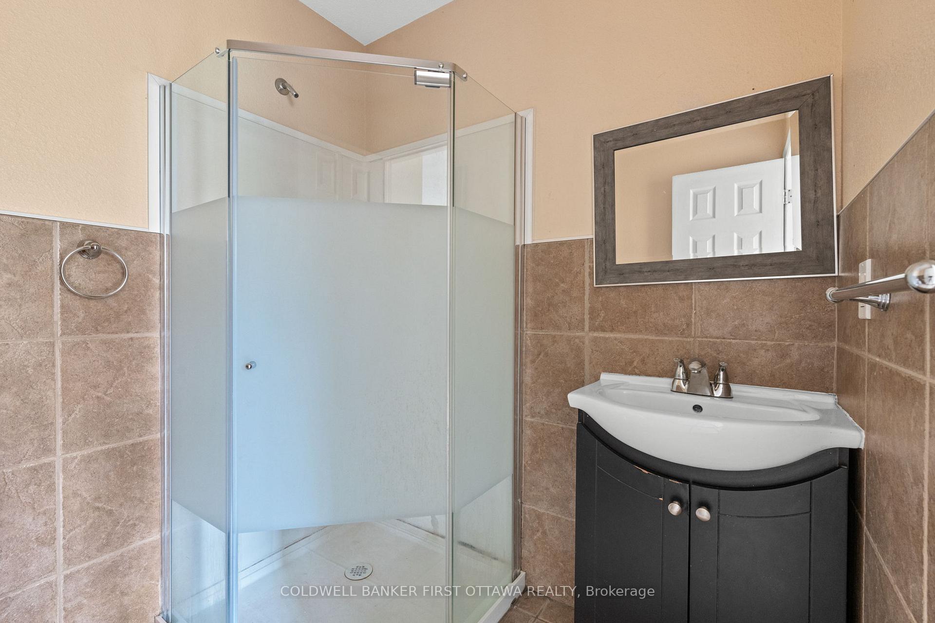 Photo 23 of 173 Knoxdale Road, Ottawa, Manordale — HOMEH