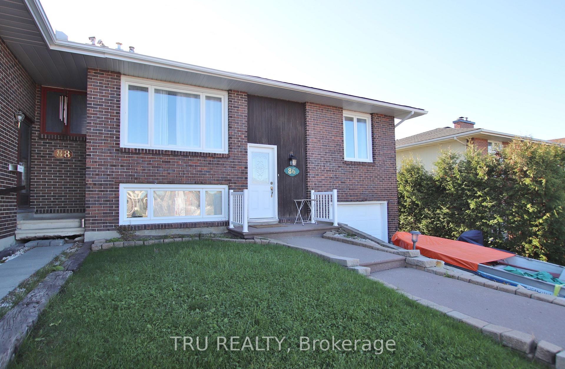 Front of Unit A, 86 Elvaston Avenue