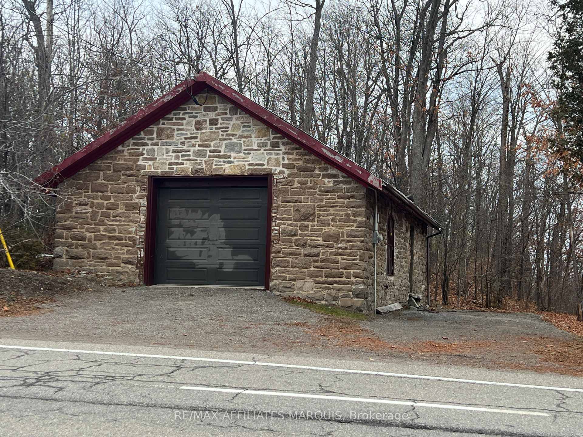 Photo 7 of 297 29 Highway, Smiths Falls — HOMEH