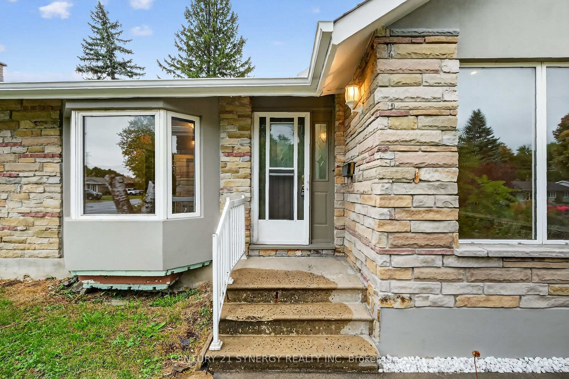 Photo 5 of 10 Pritchard Drive, Ottawa, Manordale — HOMEH