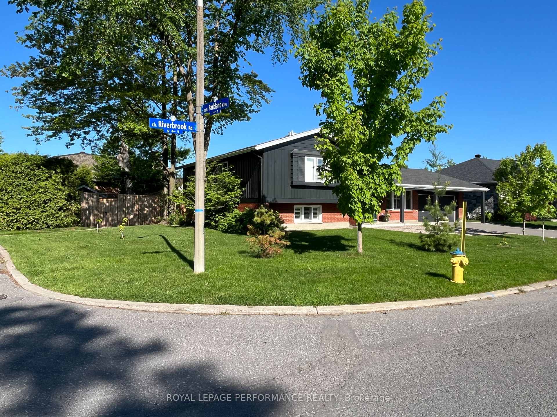 Photo 2 of 14 Riverbrook Road, Ottawa, Arlington Woods — HOMEH