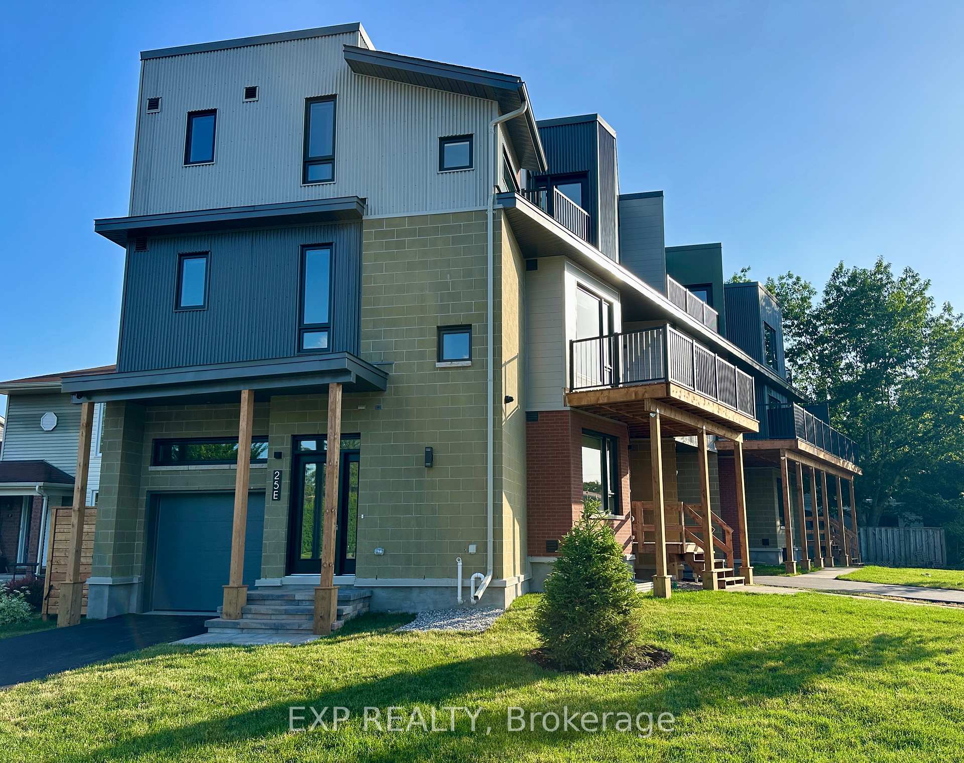 Photo 3 of Unit E, 25 Fair Oaks Crescent E, Ottawa, Craig Henry/Woodvale — HOMEH