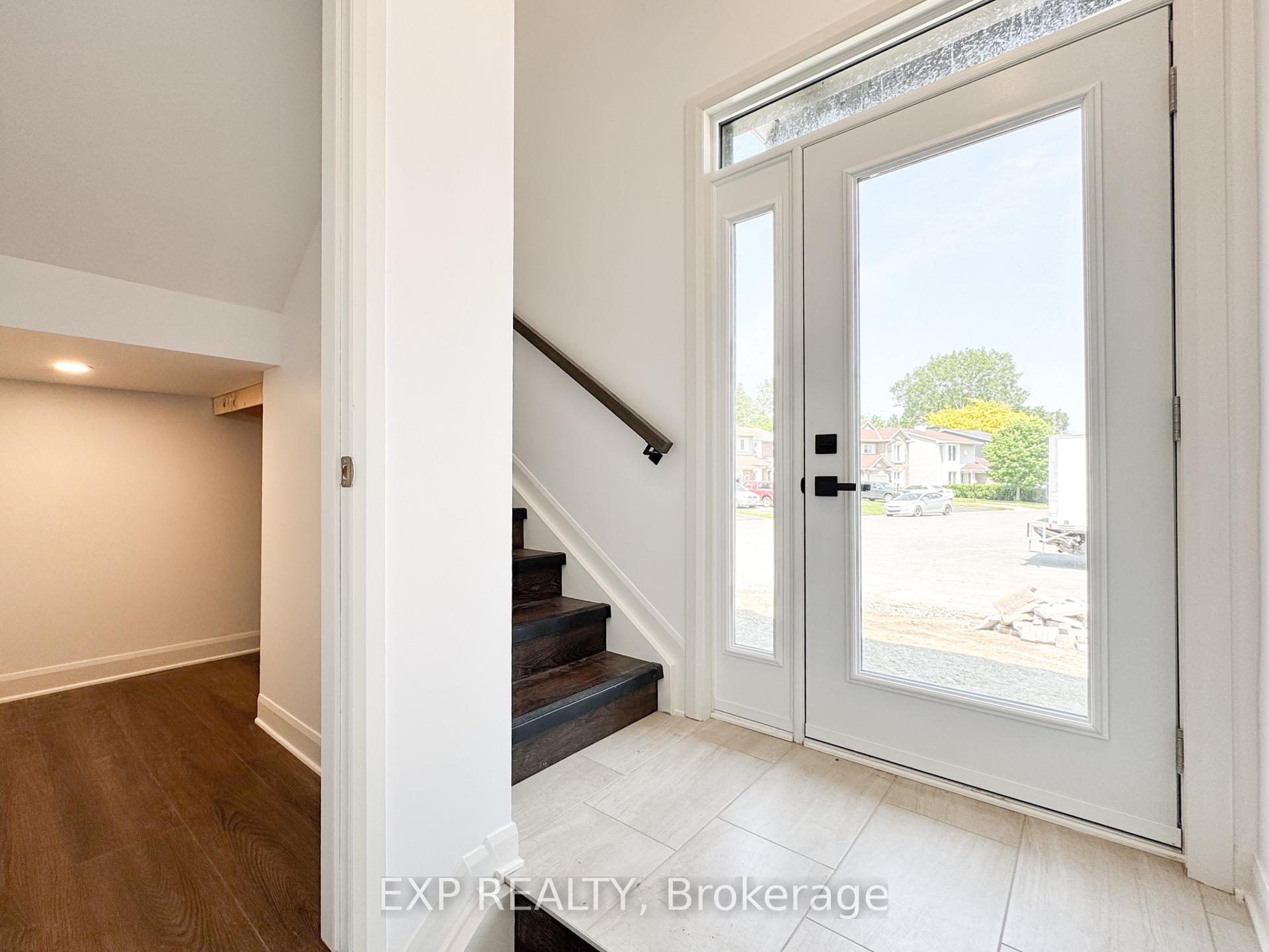 Photo 5 of Unit E, 25 Fair Oaks Crescent E, Ottawa, Craig Henry/Woodvale — HOMEH