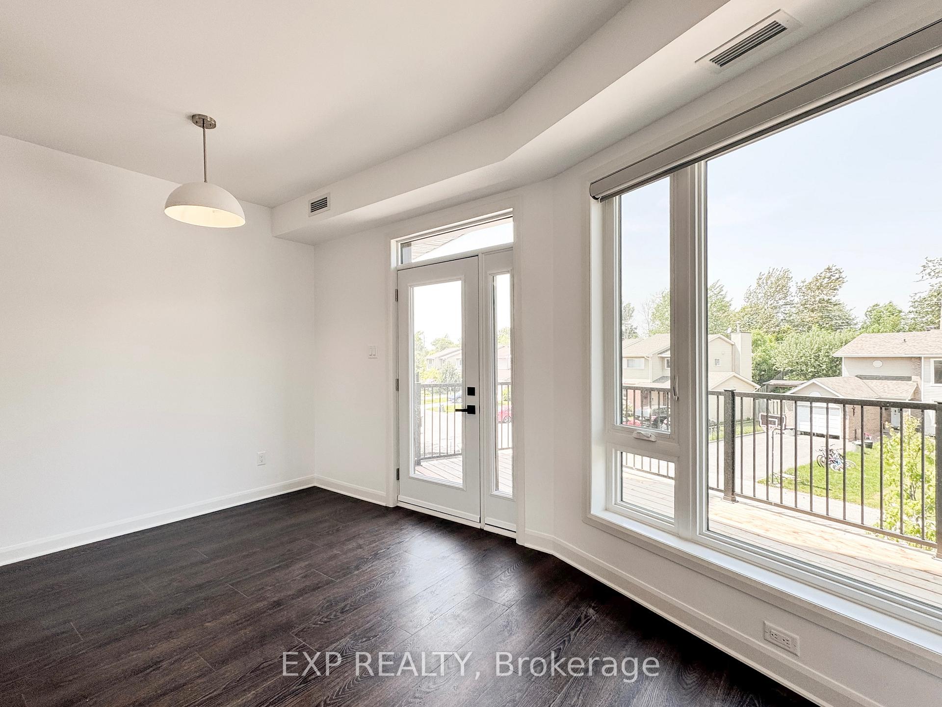 Photo 11 of Unit E, 25 Fair Oaks Crescent E, Ottawa, Craig Henry/Woodvale — HOMEH