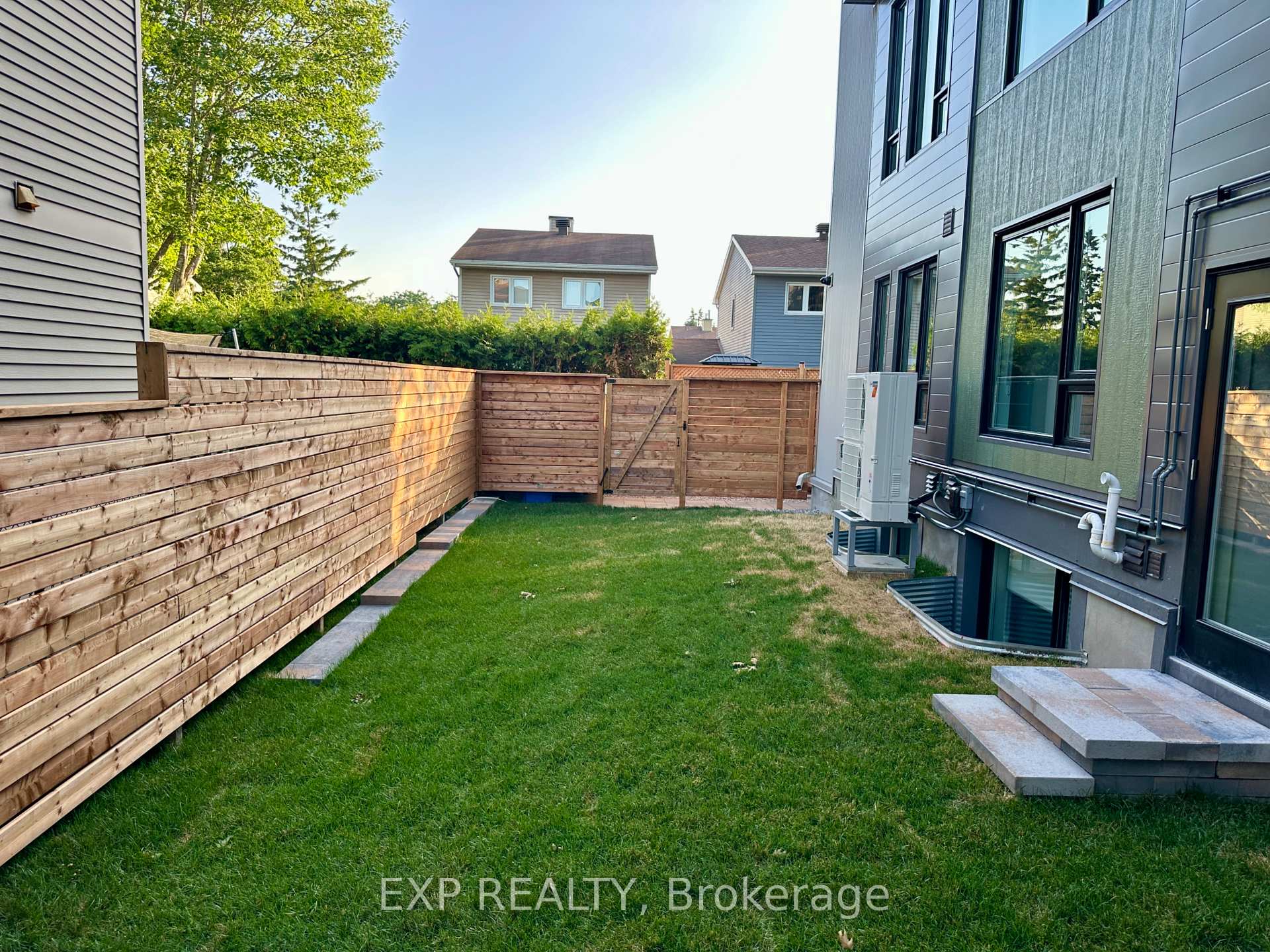 Photo 30 of Unit E, 25 Fair Oaks Crescent E, Ottawa, Craig Henry/Woodvale — HOMEH