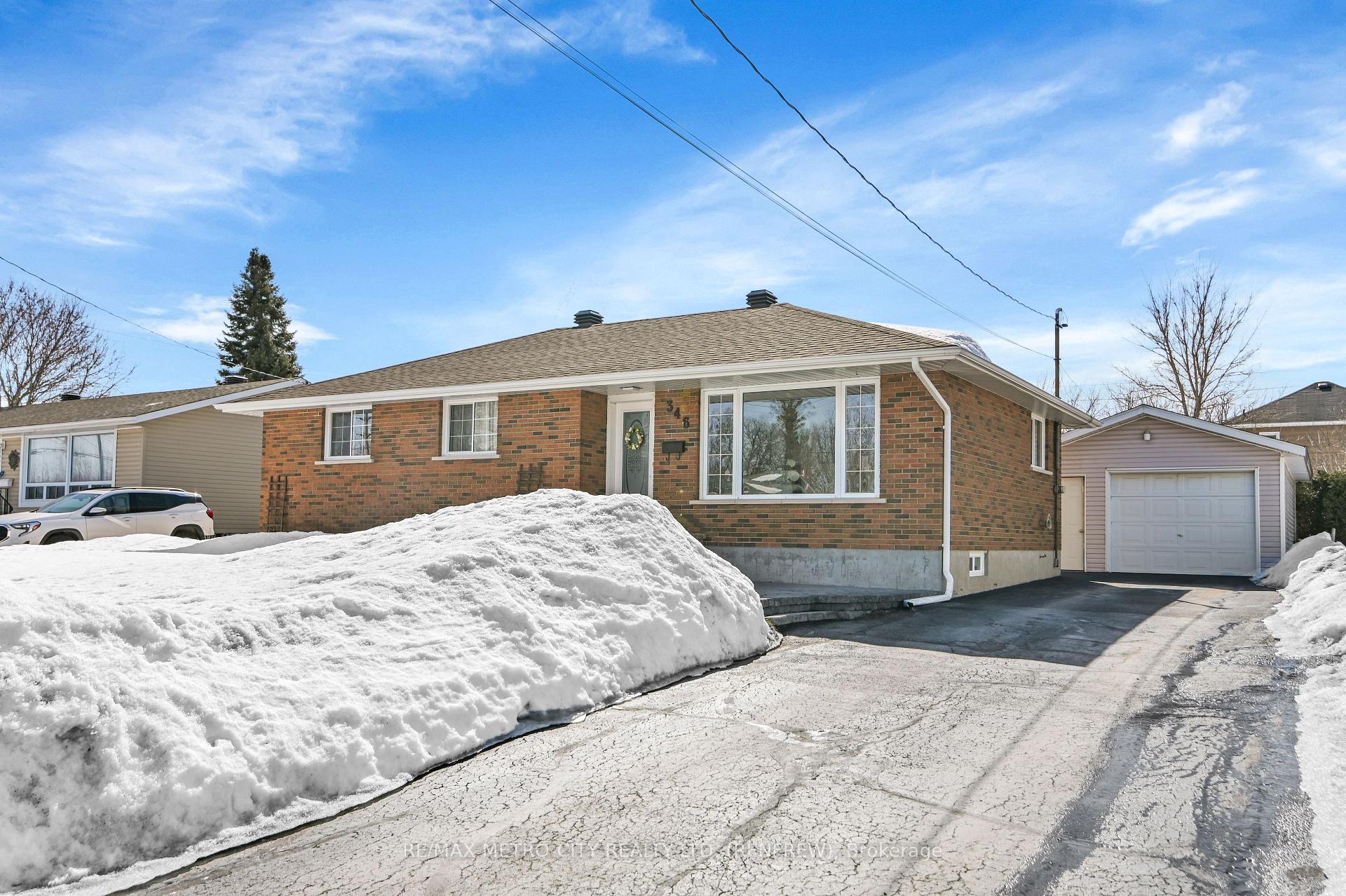 Photo 1 of 346 Martin Street, Renfrew — HOMEH