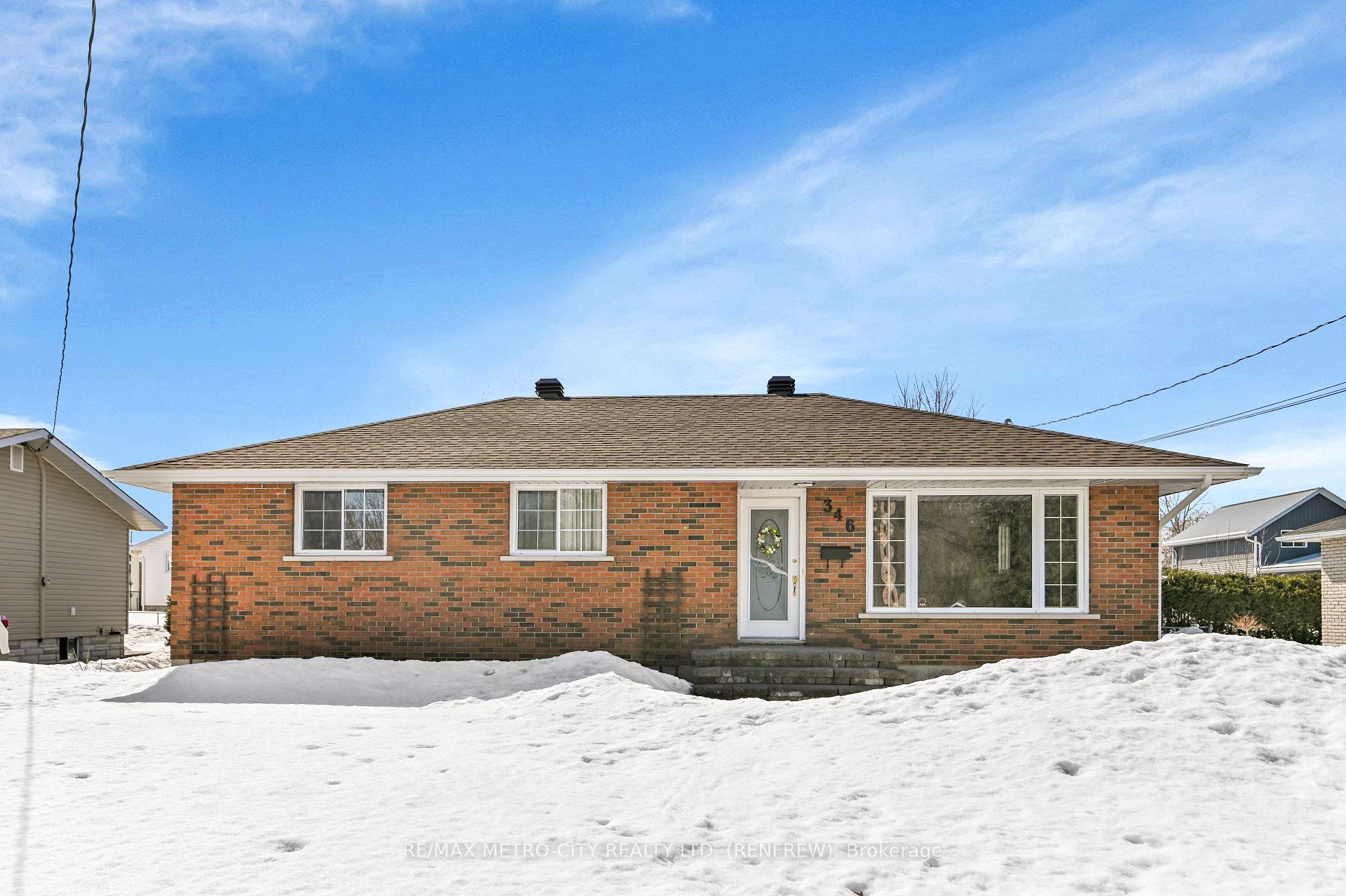 Photo 2 of 346 Martin Street, Renfrew — HOMEH