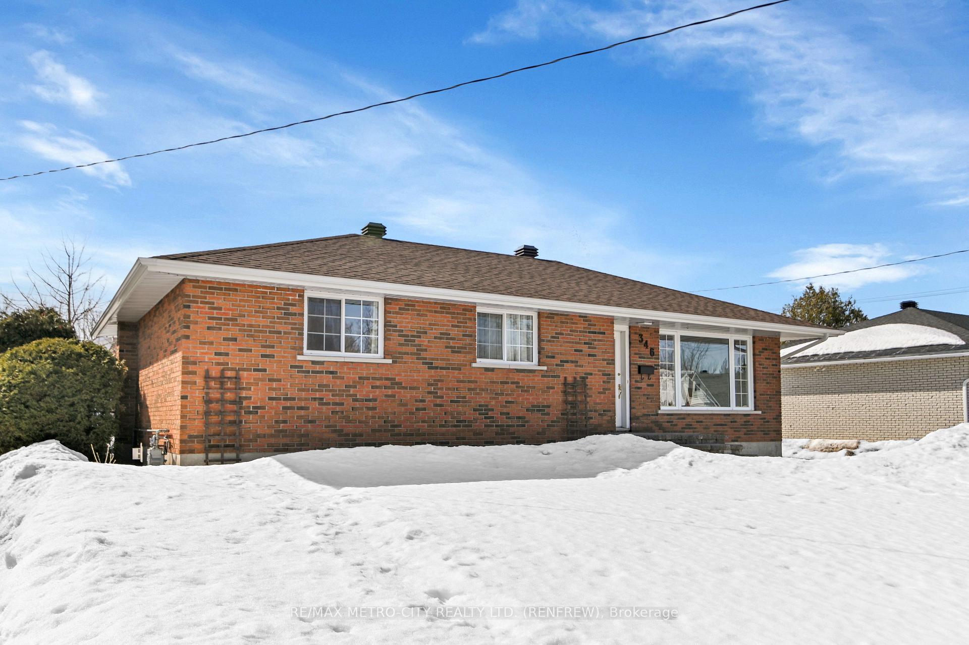 Photo 3 of 346 Martin Street, Renfrew — HOMEH