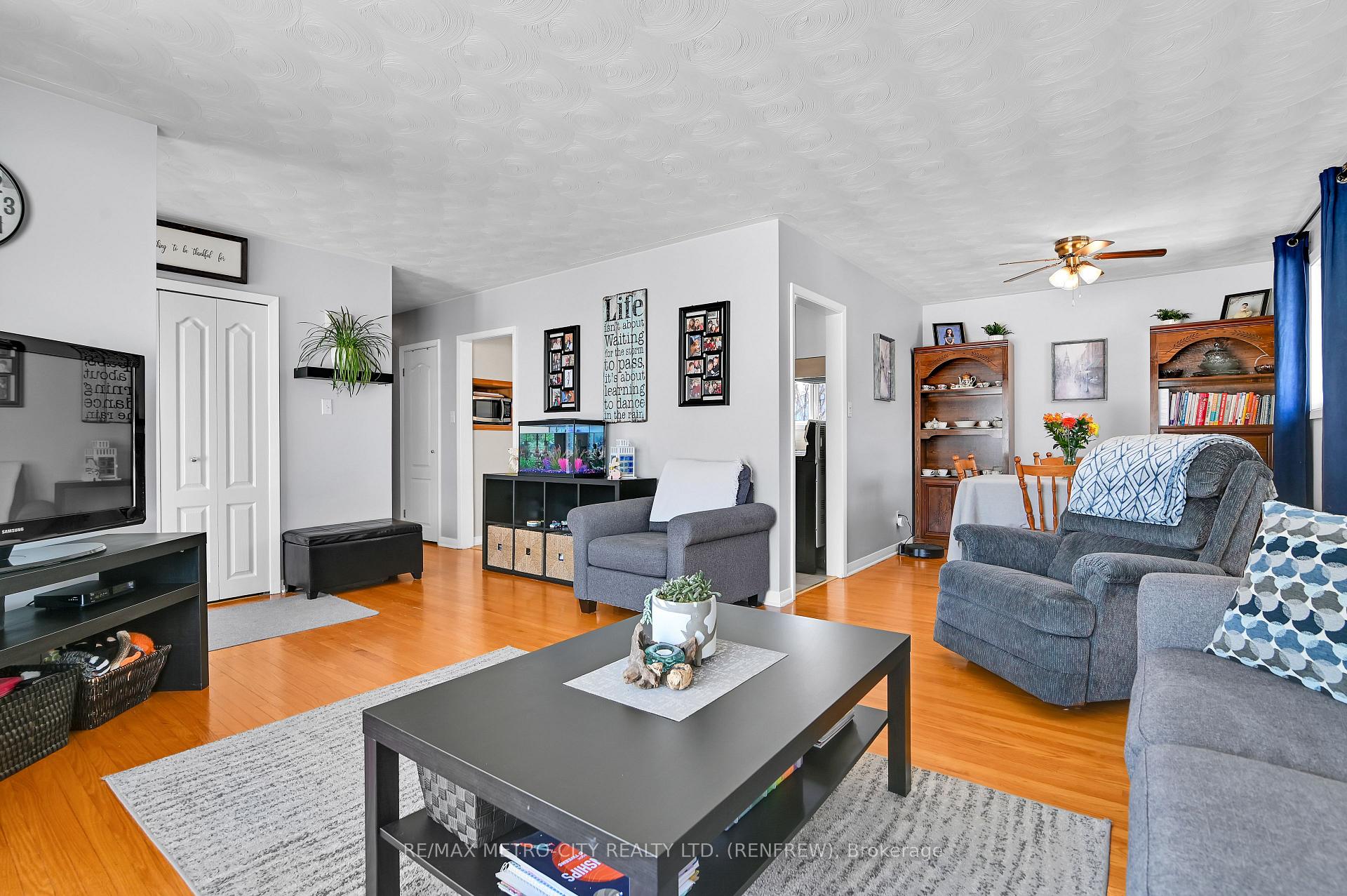 Photo 8 of 346 Martin Street, Renfrew — HOMEH