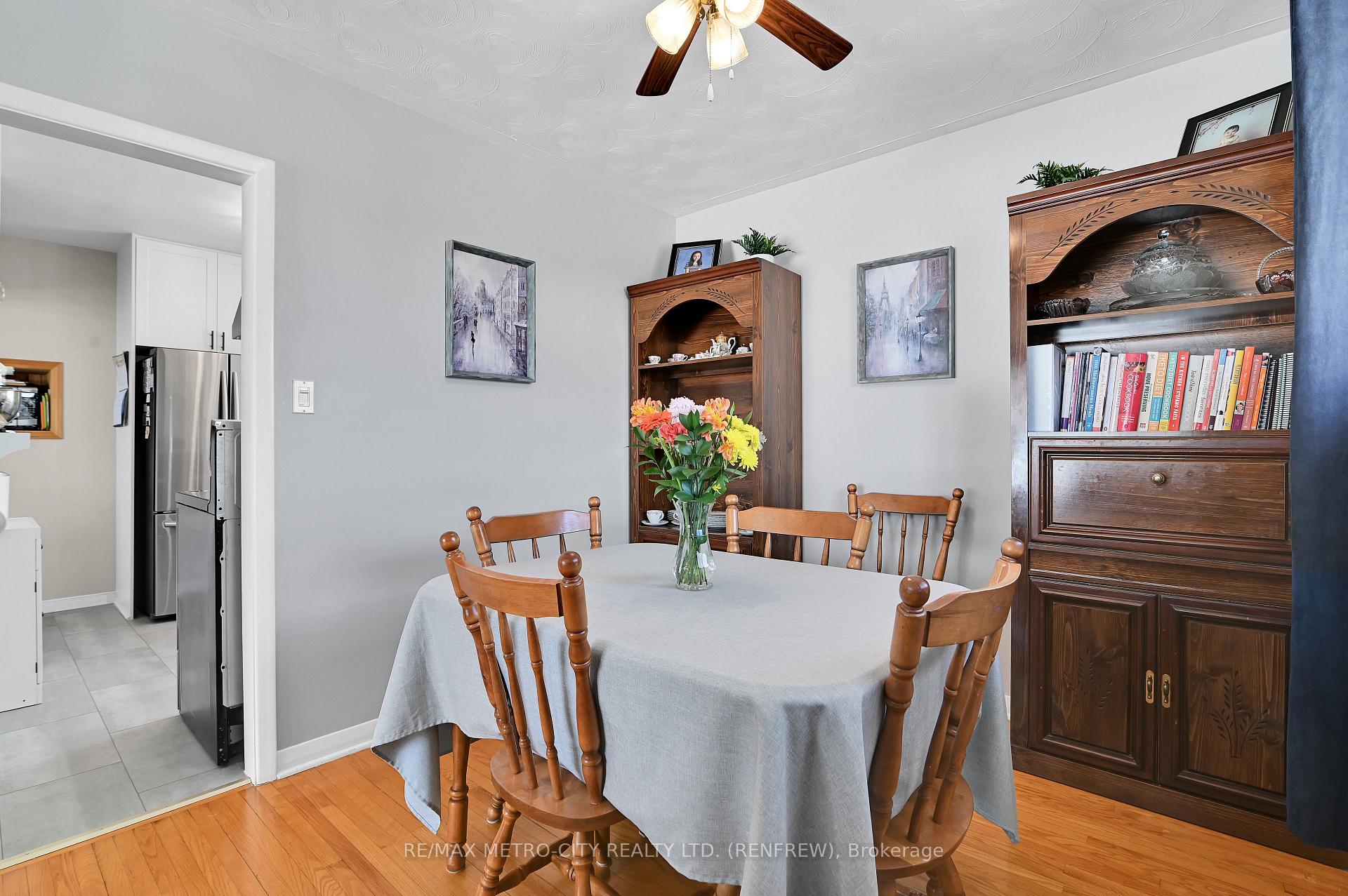 Photo 10 of 346 Martin Street, Renfrew — HOMEH