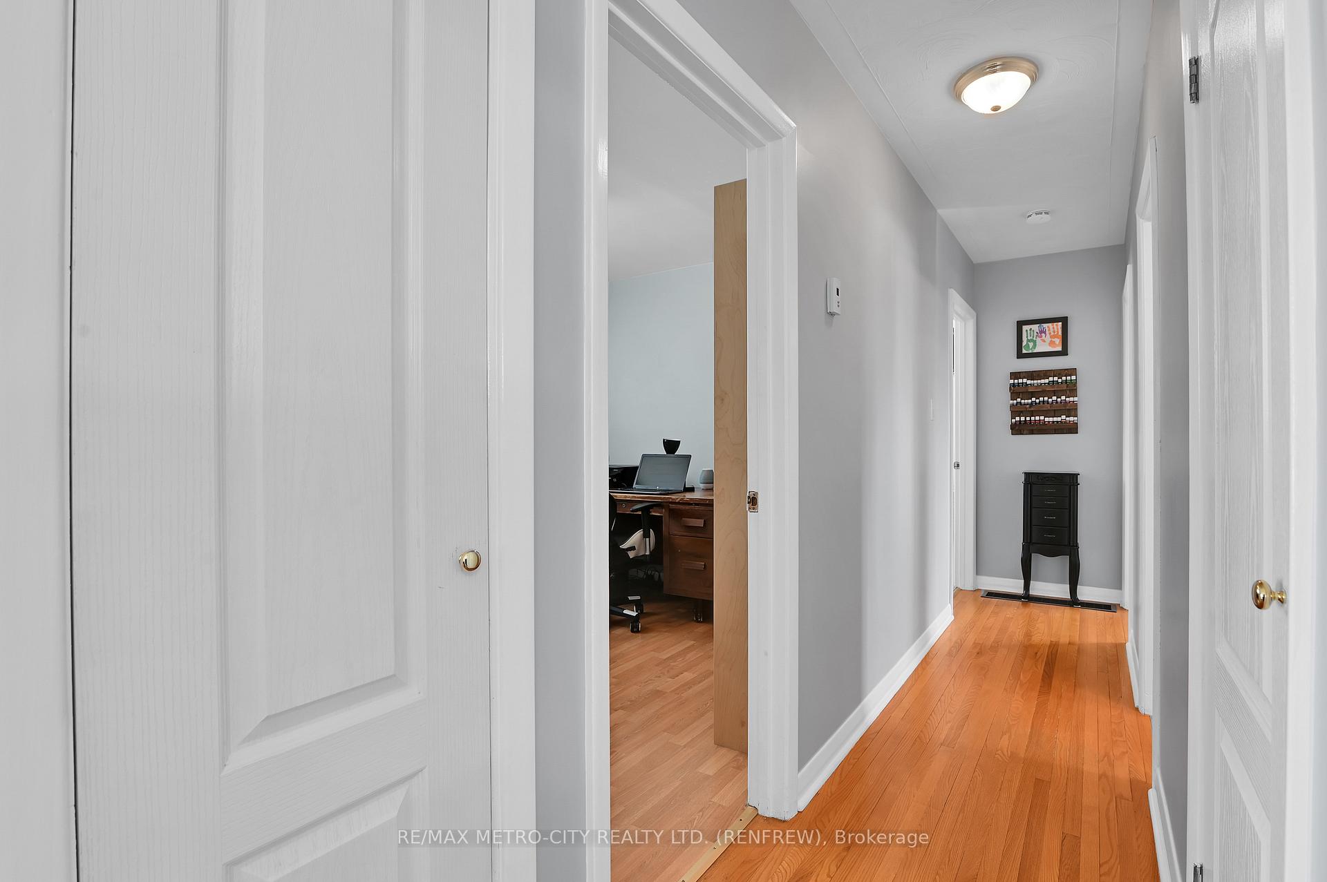 Photo 14 of 346 Martin Street, Renfrew — HOMEH