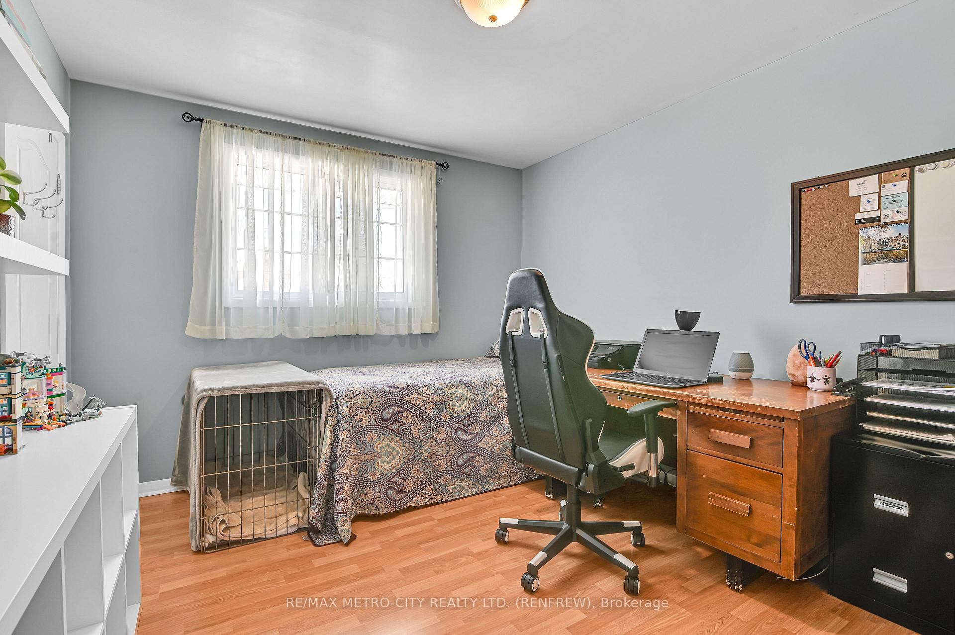 Photo 15 of 346 Martin Street, Renfrew — HOMEH
