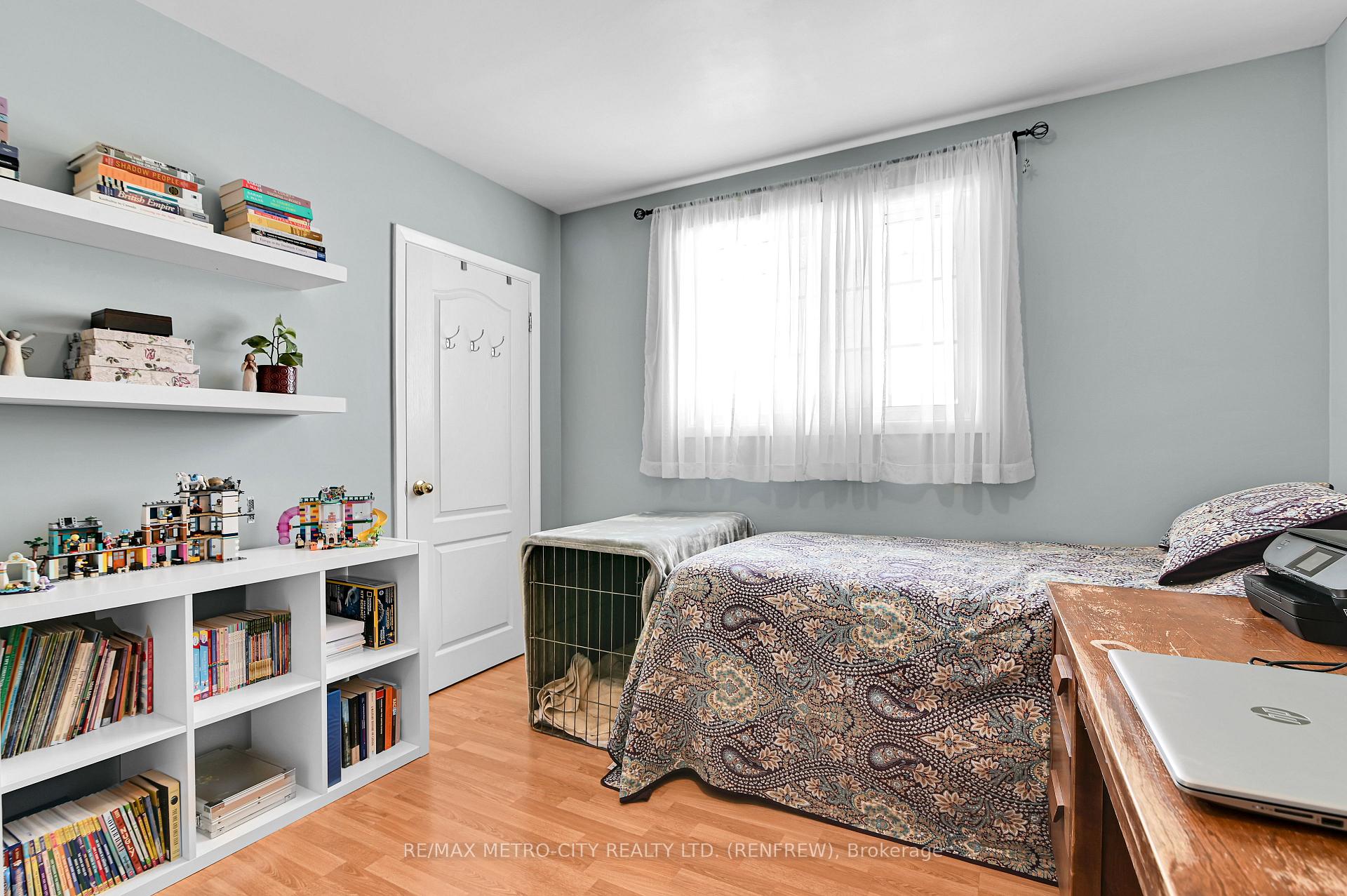 Photo 16 of 346 Martin Street, Renfrew — HOMEH