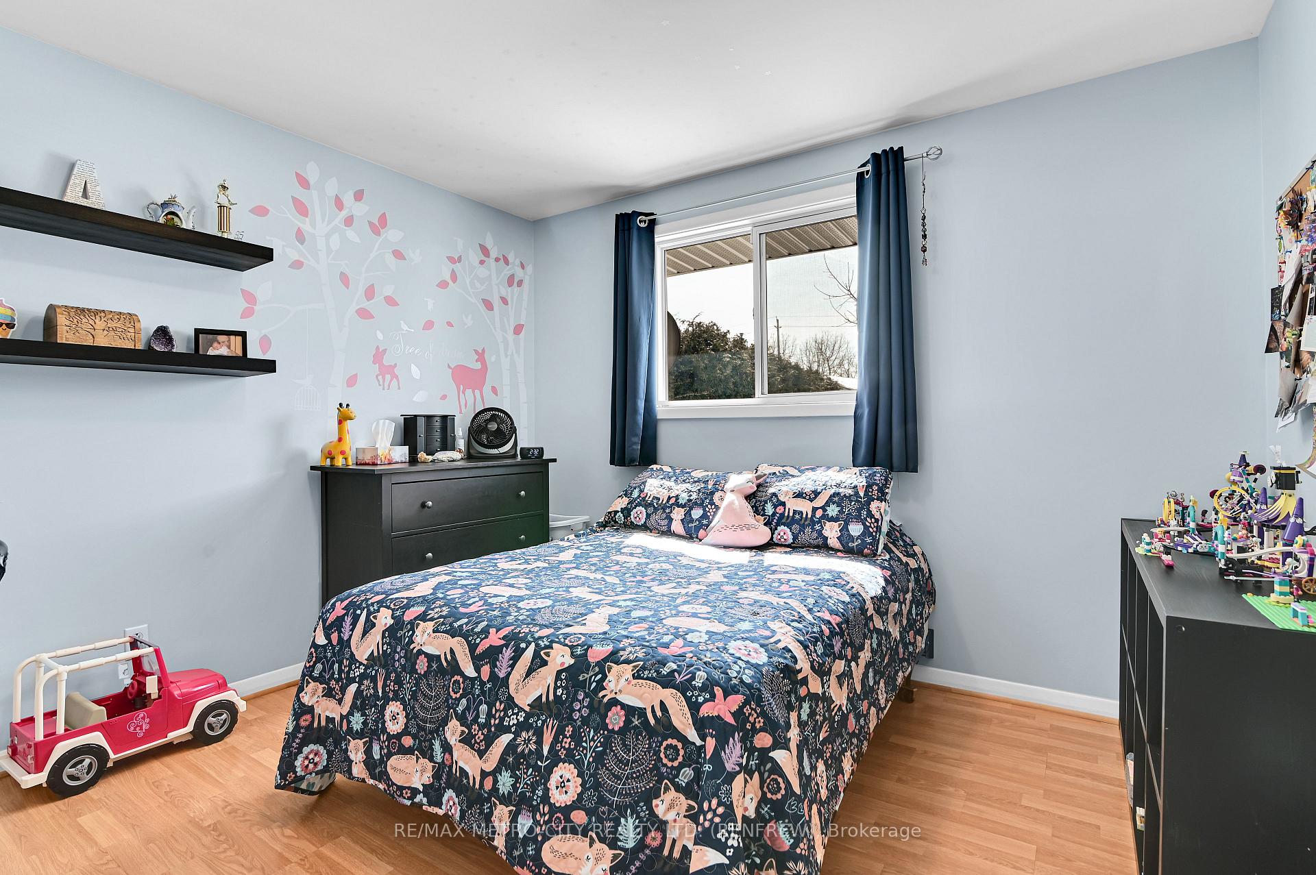 Photo 18 of 346 Martin Street, Renfrew — HOMEH