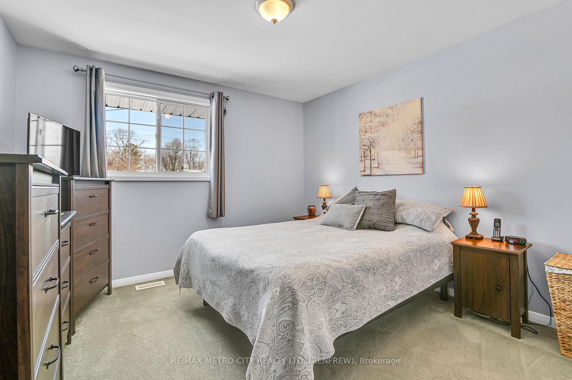 Photo 20 of 346 Martin Street, Renfrew — HOMEH