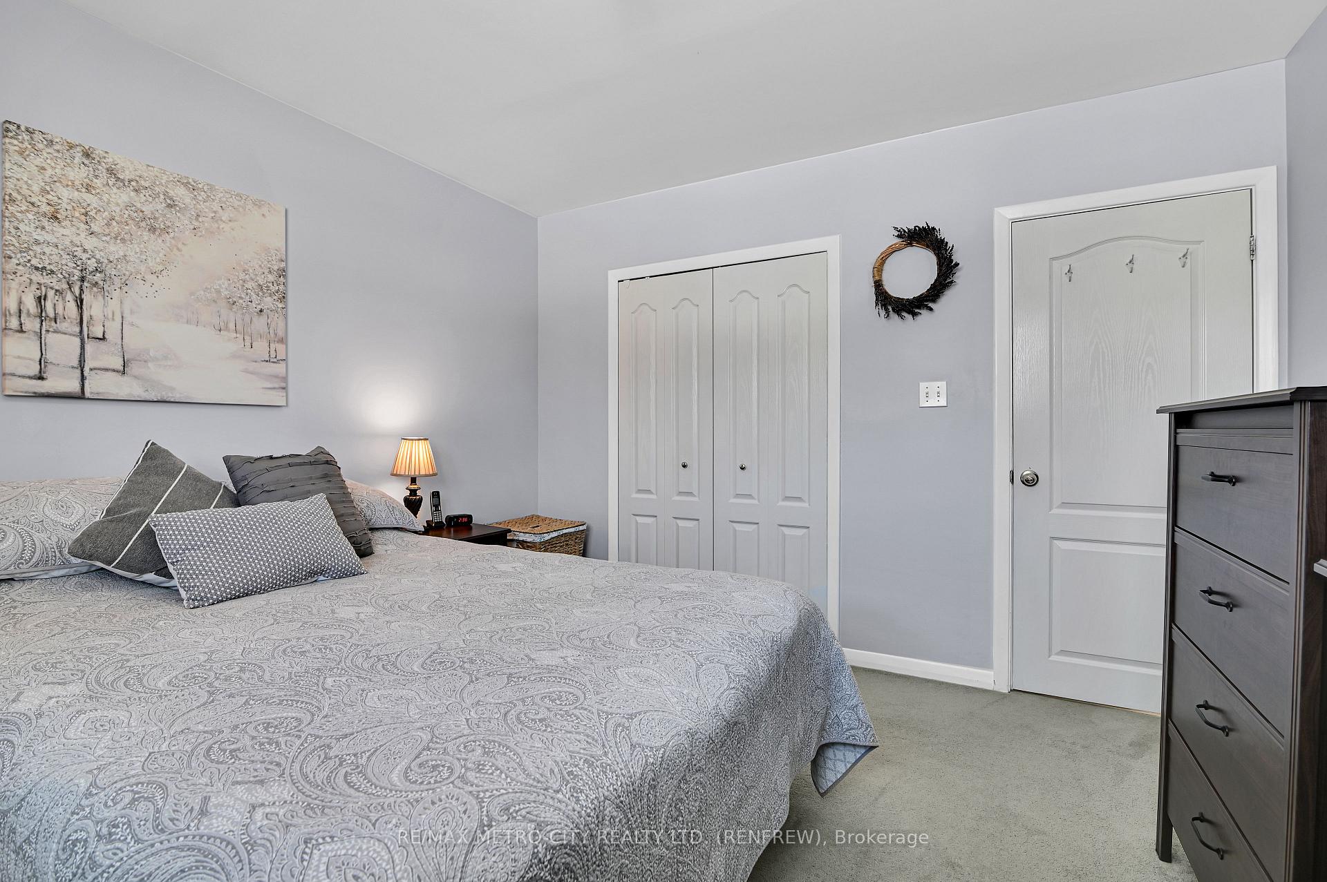 Photo 21 of 346 Martin Street, Renfrew — HOMEH