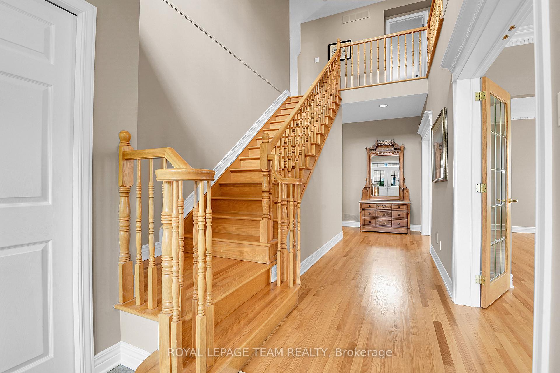 Photo 4 of 33 Northgate Street S, Ottawa, Centrepointe — HOMEH