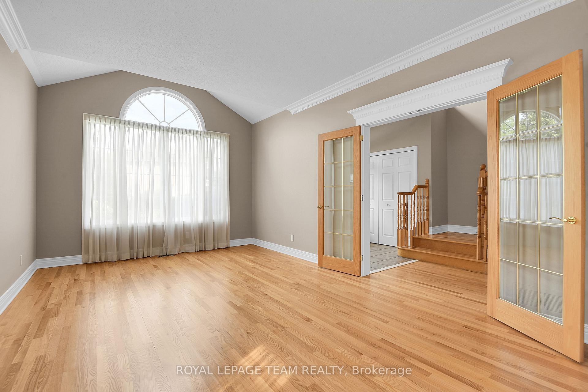 Photo 5 of 33 Northgate Street S, Ottawa, Centrepointe — HOMEH