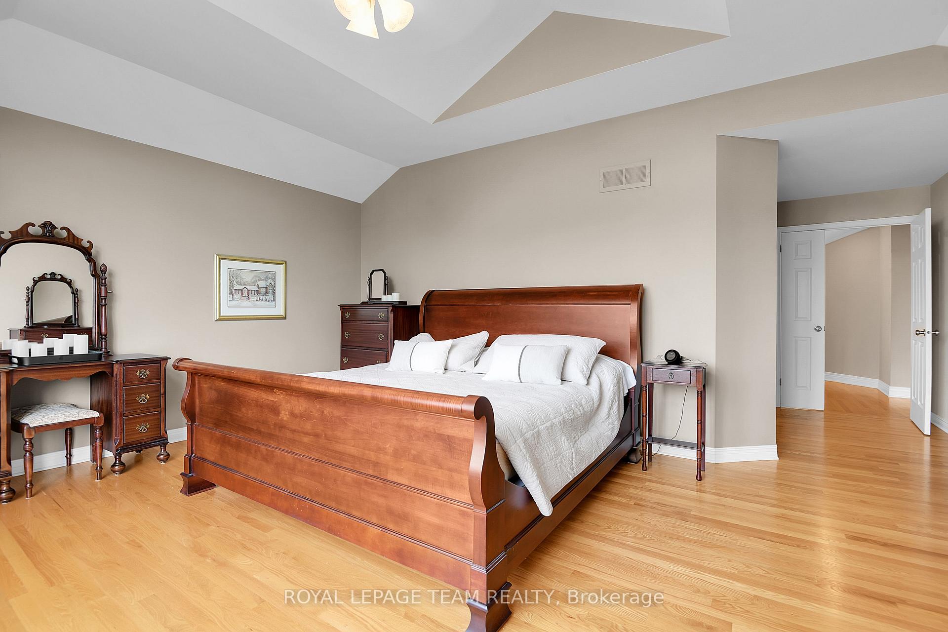 Photo 21 of 33 Northgate Street S, Ottawa, Centrepointe — HOMEH