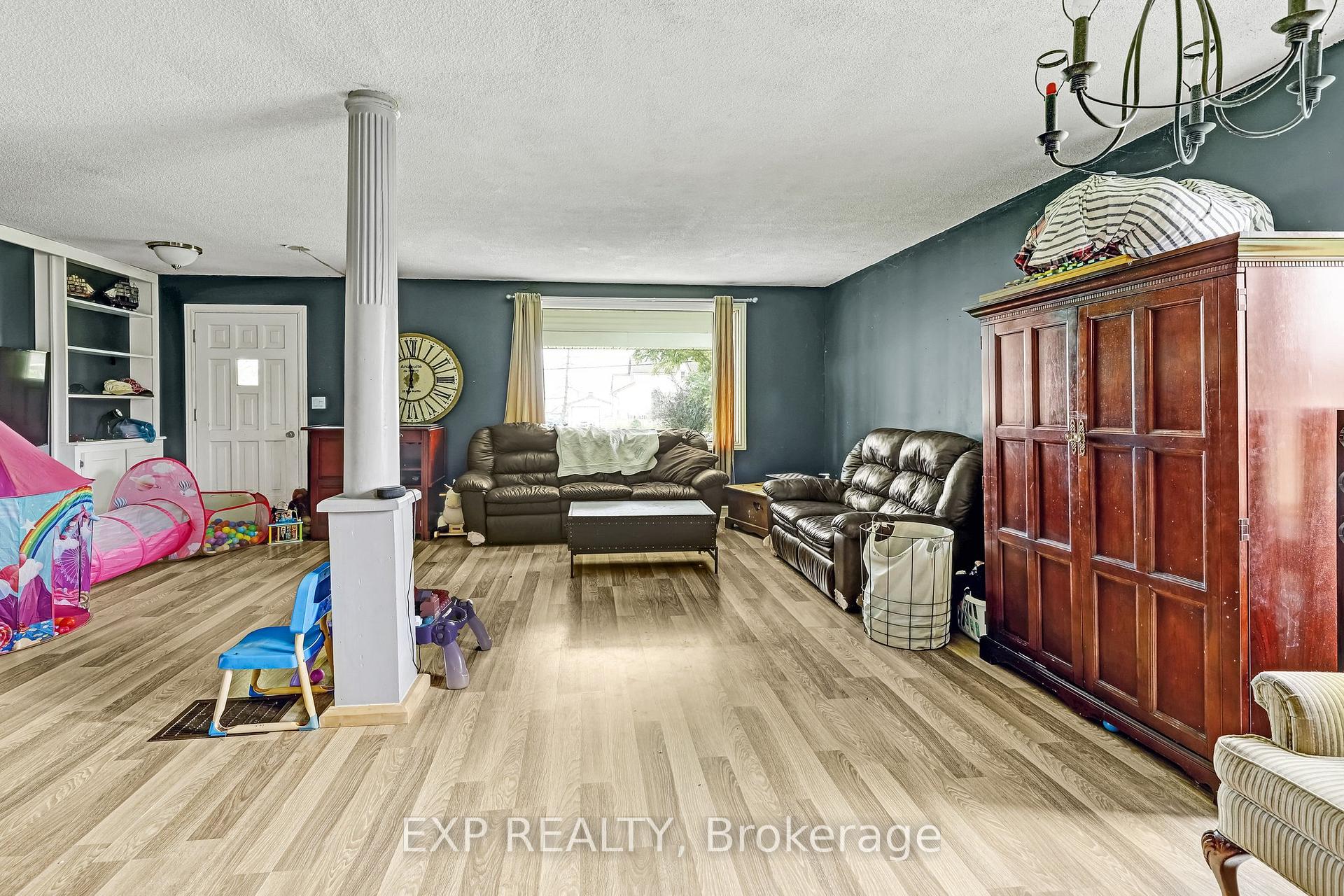 Photo 8 of 56 Victoria Avenue E, South Huron, Stephen — HOMEH