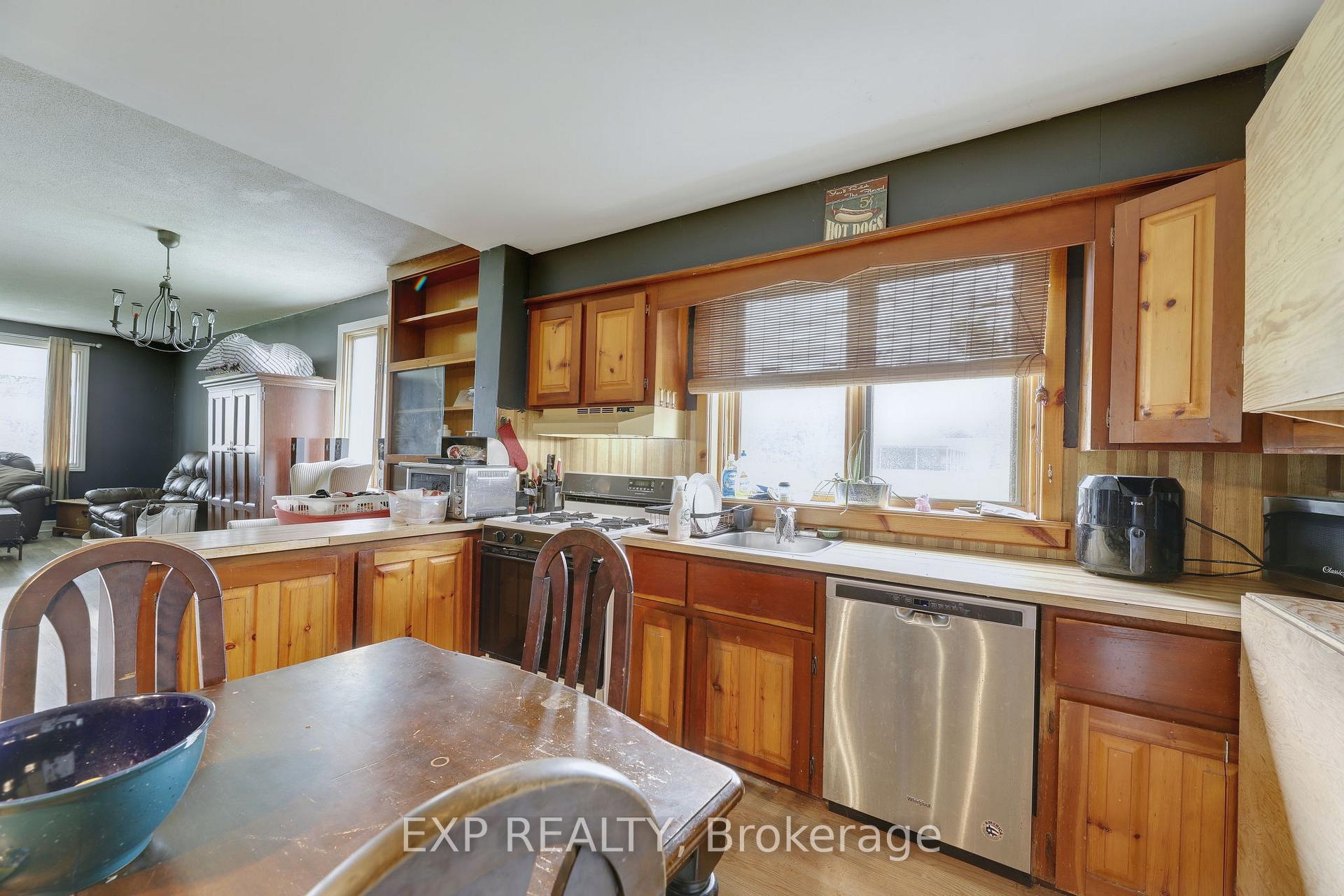 Photo 16 of 56 Victoria Avenue E, South Huron, Stephen — HOMEH