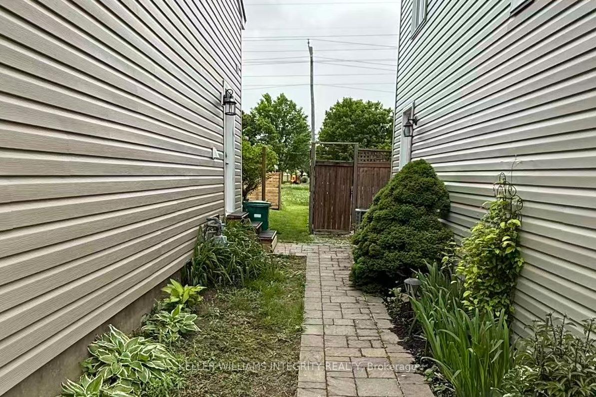 Photo 2 of 106 Elvaston Avenue, Ottawa, Craig Henry/Woodvale — HOMEH
