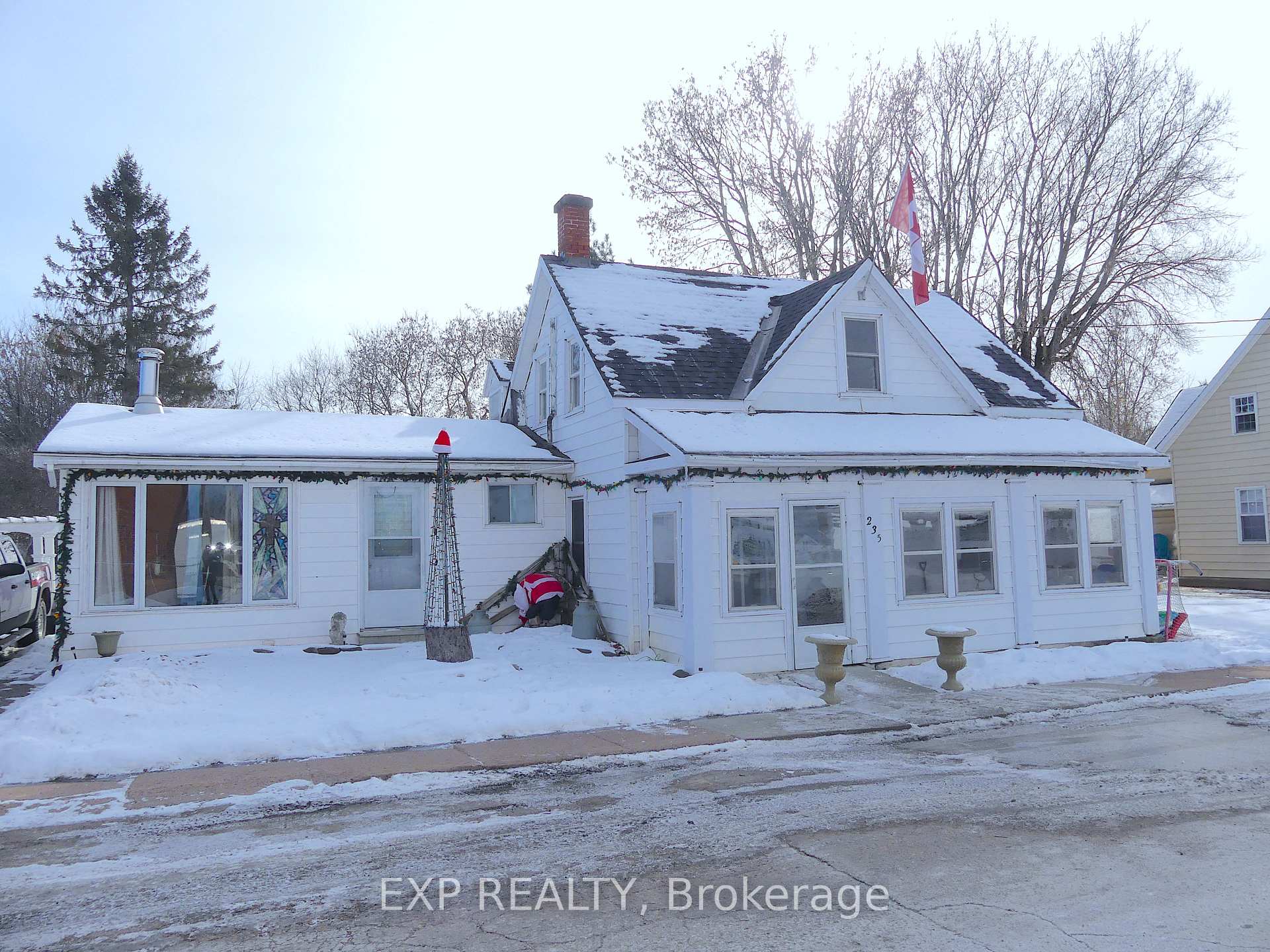 Photo 1 of 235 Renfrew Avenue W, Renfrew — HOMEH