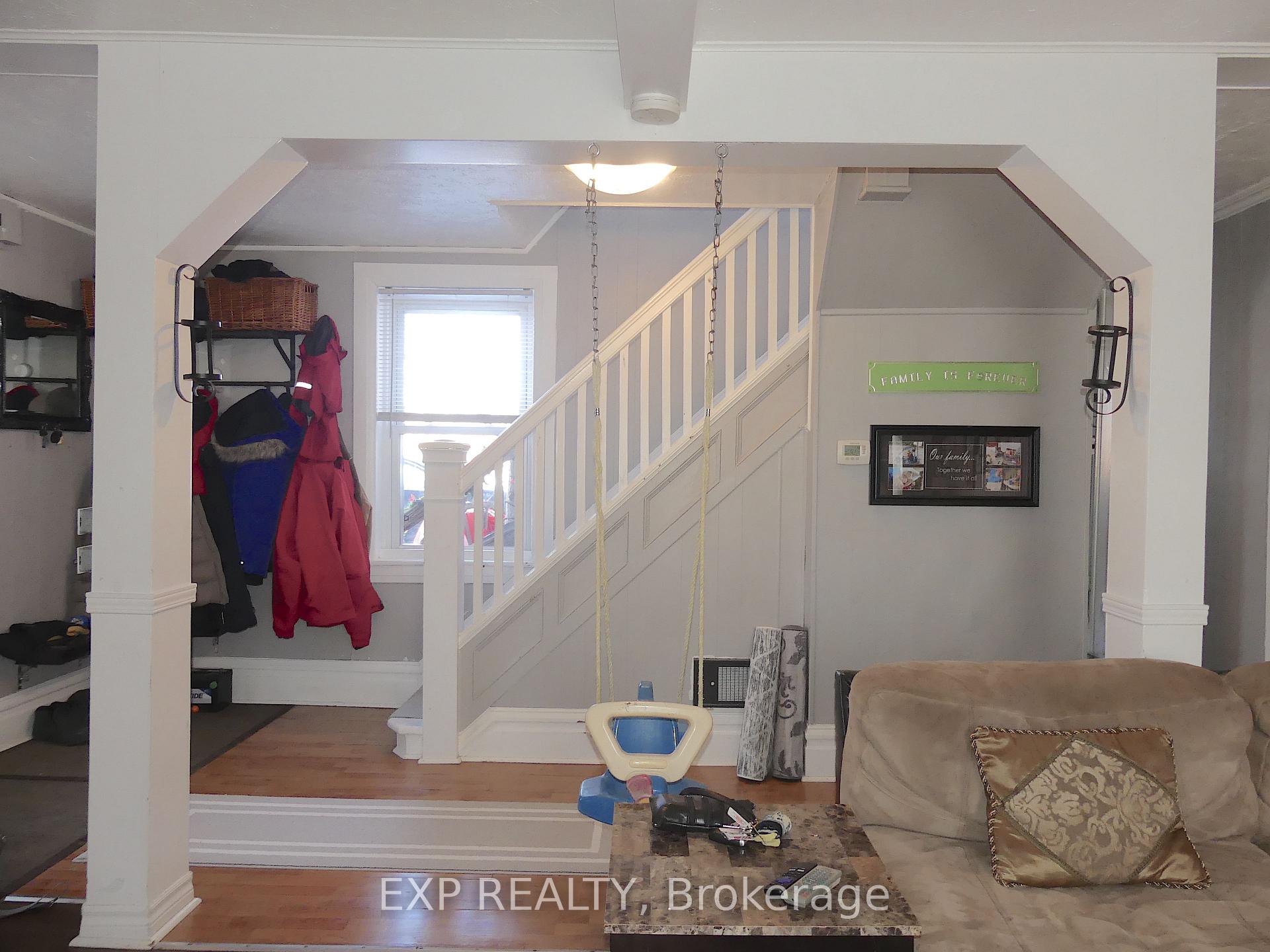 Photo 3 of 235 Renfrew Avenue W, Renfrew — HOMEH
