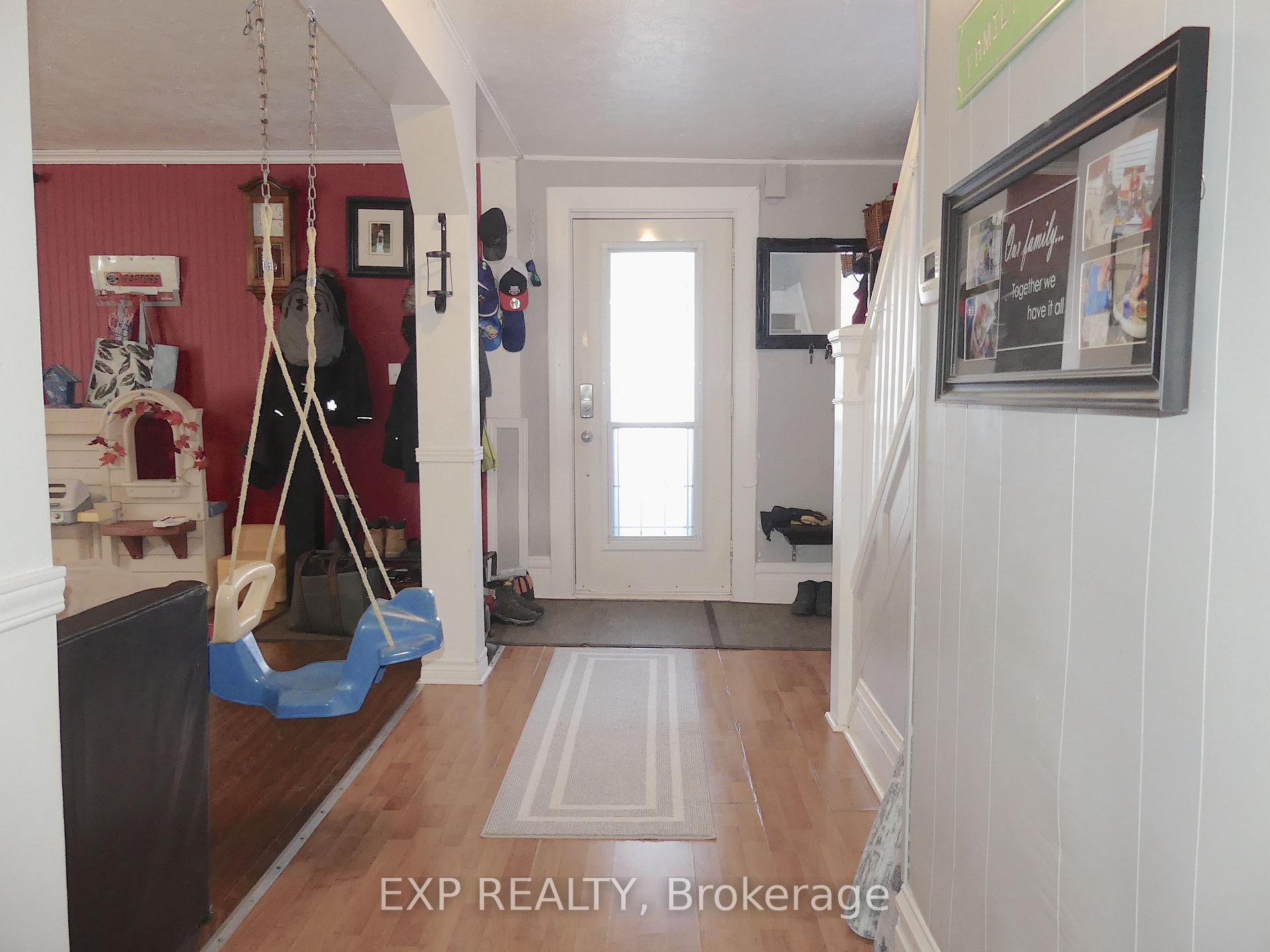 Photo 6 of 235 Renfrew Avenue W, Renfrew — HOMEH