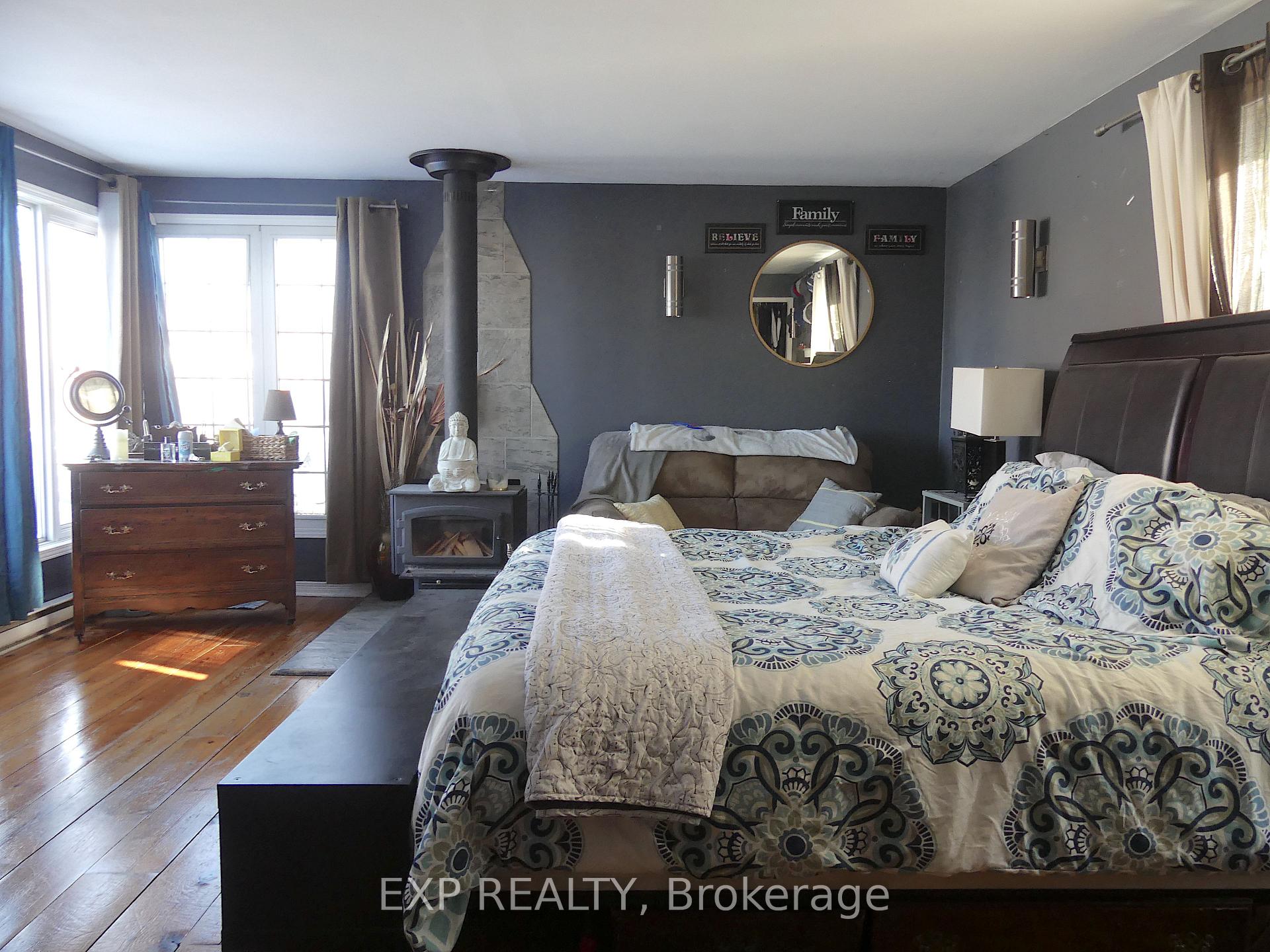 Photo 11 of 235 Renfrew Avenue W, Renfrew — HOMEH