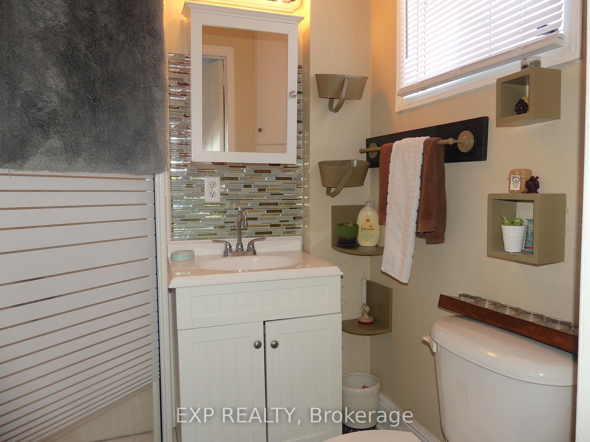 Photo 13 of 235 Renfrew Avenue W, Renfrew — HOMEH